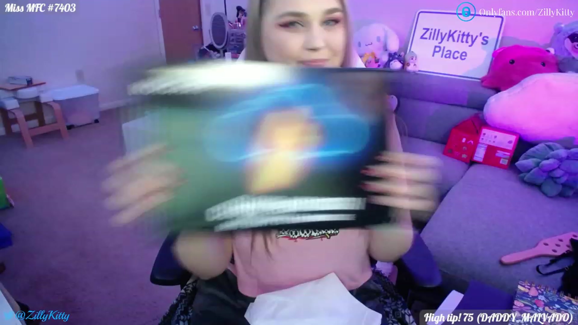 Gallery image thumbnail from ZillyKitty's myfreecams stream on, 01/06/2023, 24:11 image 6 of 20