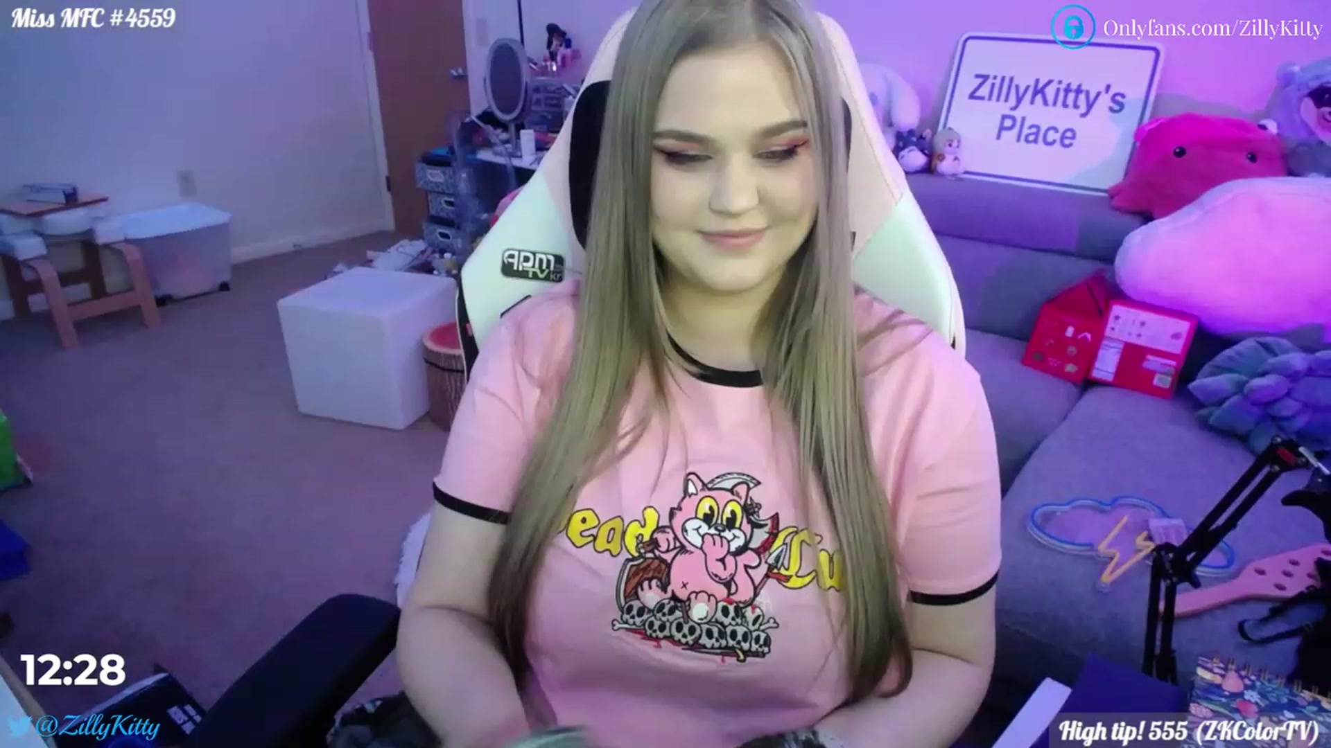 Gallery image thumbnail from ZillyKitty's myfreecams stream on, 01/06/2023, 24:11 image 19 of 20