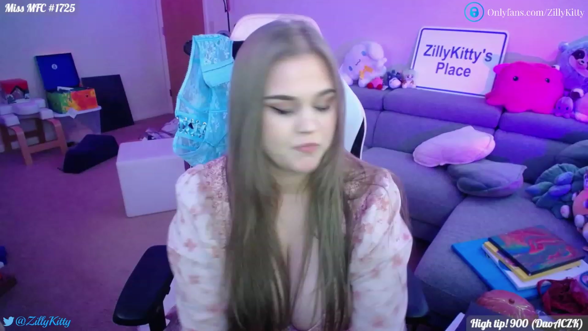 Gallery image thumbnail from ZillyKitty's myfreecams stream on, 01/11/2023, 24:05 image 17 of 20