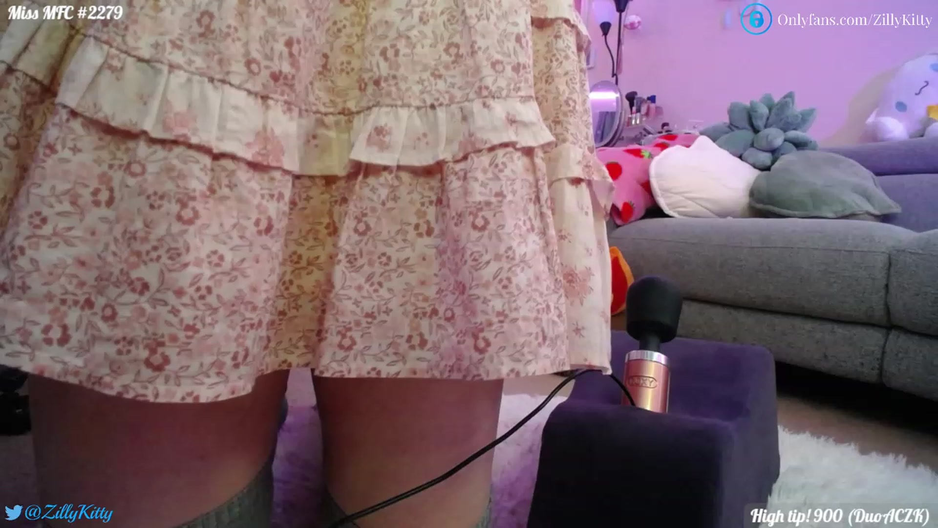 Gallery image thumbnail from ZillyKitty's myfreecams stream on, 01/11/2023, 24:05 image 10 of 20