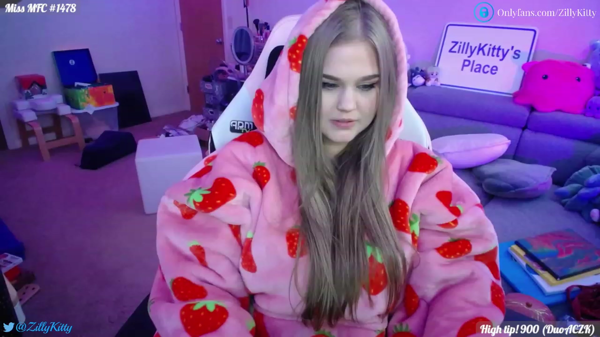 Gallery image thumbnail from ZillyKitty's myfreecams stream on, 01/11/2023, 02:17 image 13 of 20