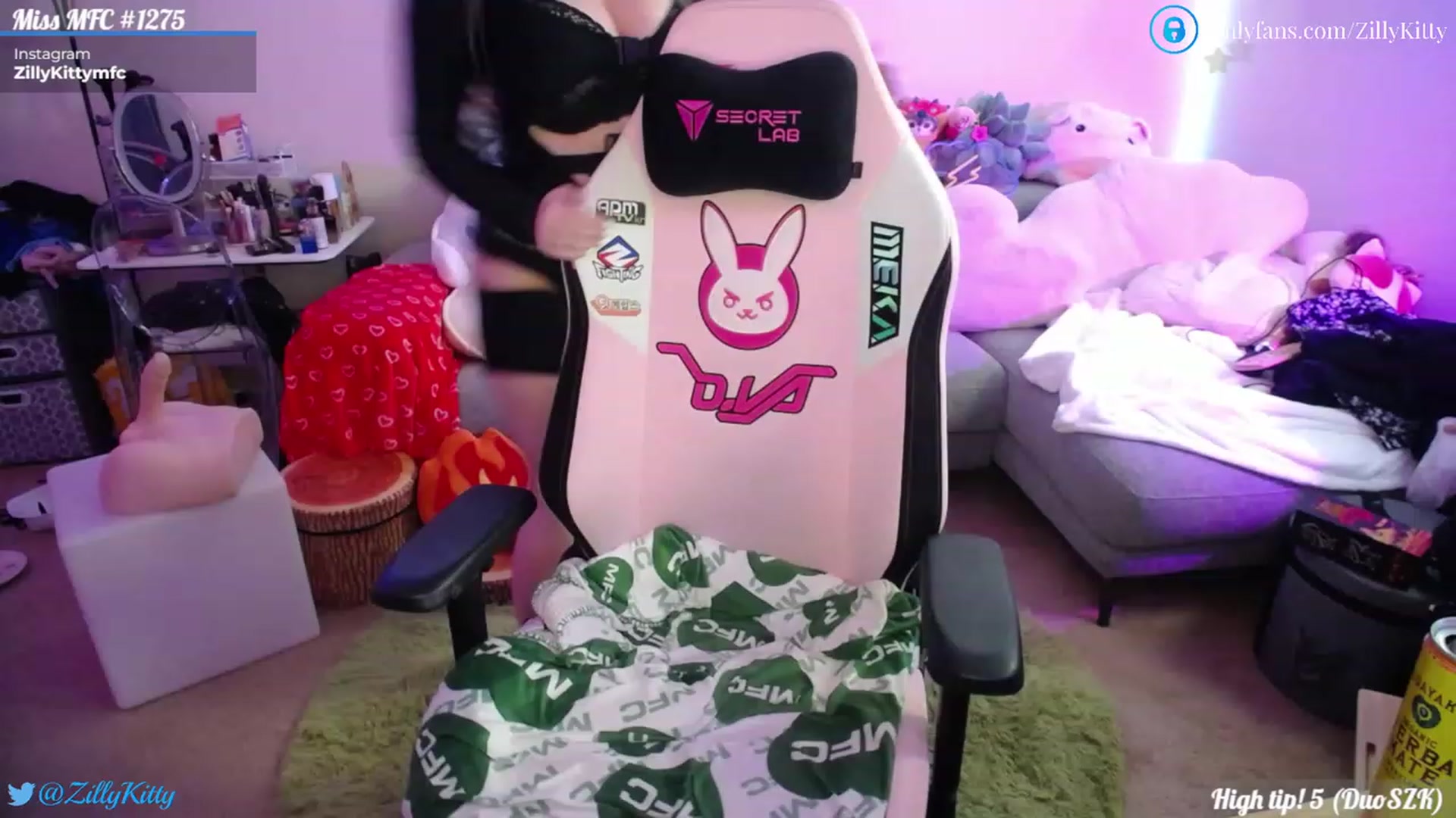 Gallery image thumbnail from ZillyKitty's myfreecams stream on, 01/30/2023, 23:01 image 5 of 20