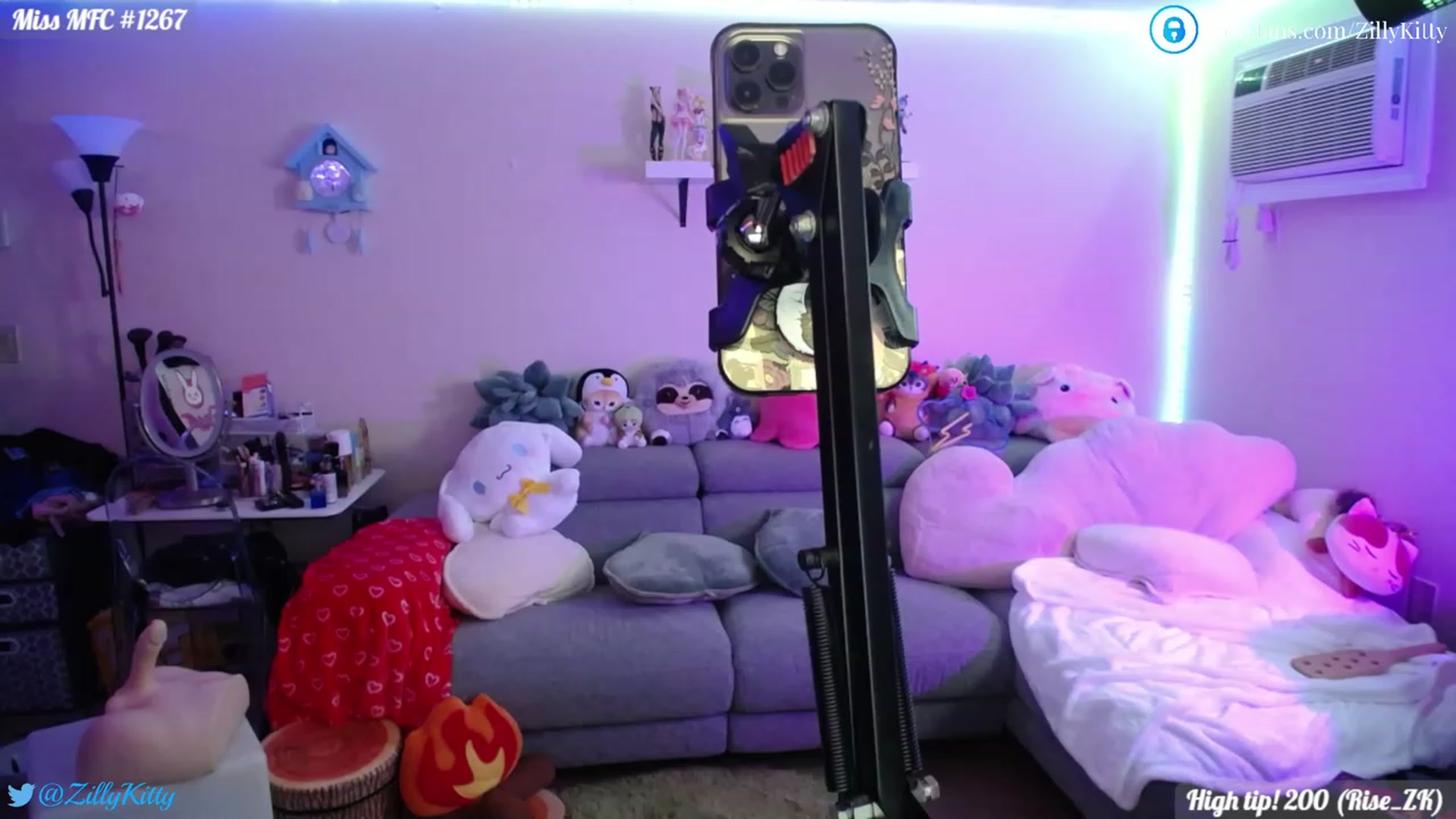 Gallery image thumbnail from ZillyKitty's myfreecams stream on, 01/30/2023, 23:01 image 12 of 20