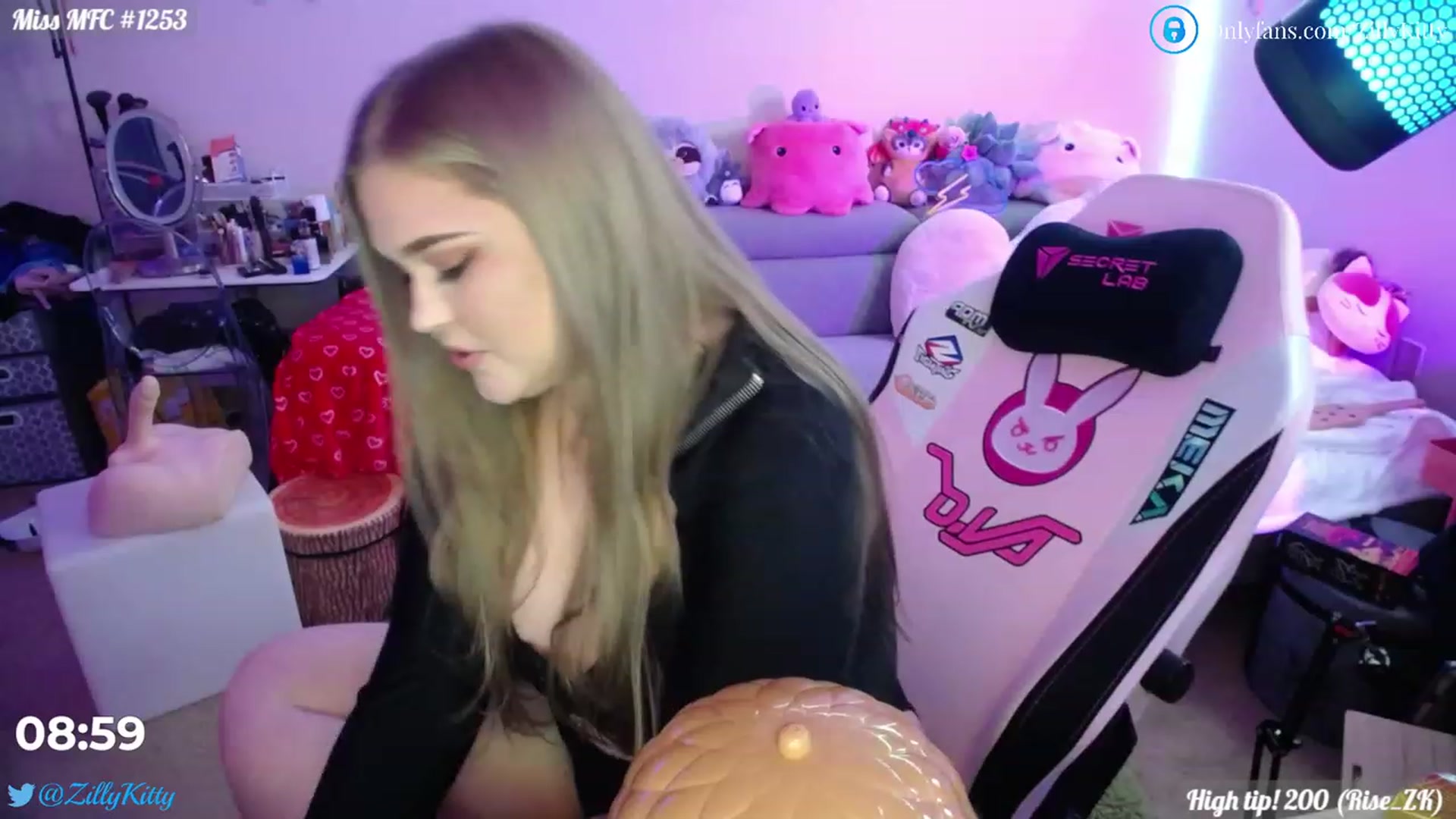 Gallery image thumbnail from ZillyKitty's myfreecams stream on, 01/31/2023, 01:37 image 12 of 20