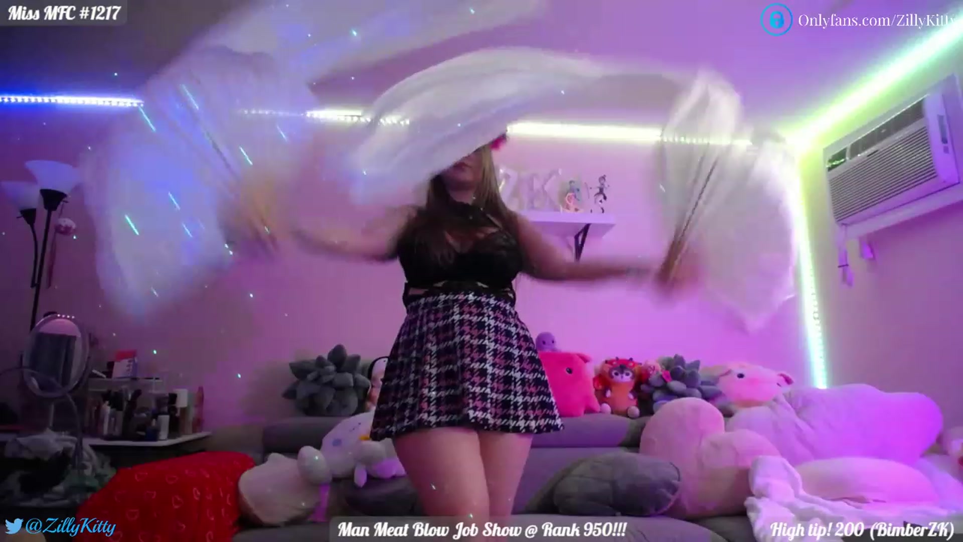 Gallery image thumbnail from ZillyKitty's myfreecams stream on, 02/01/2023, 01:57 image 10 of 20