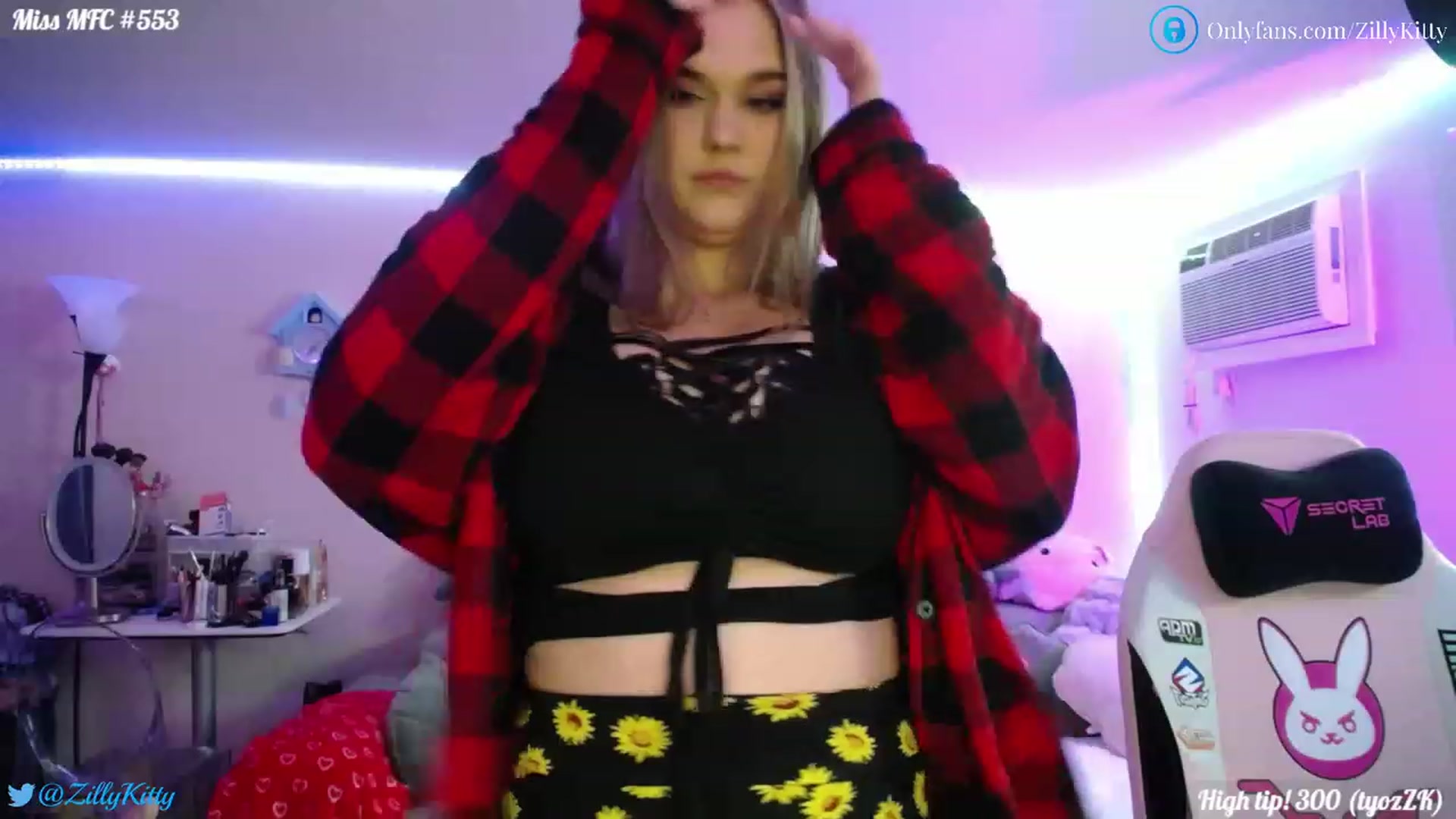 Gallery image thumbnail from ZillyKitty's myfreecams stream on, 02/07/2023, 24:28 image 10 of 20