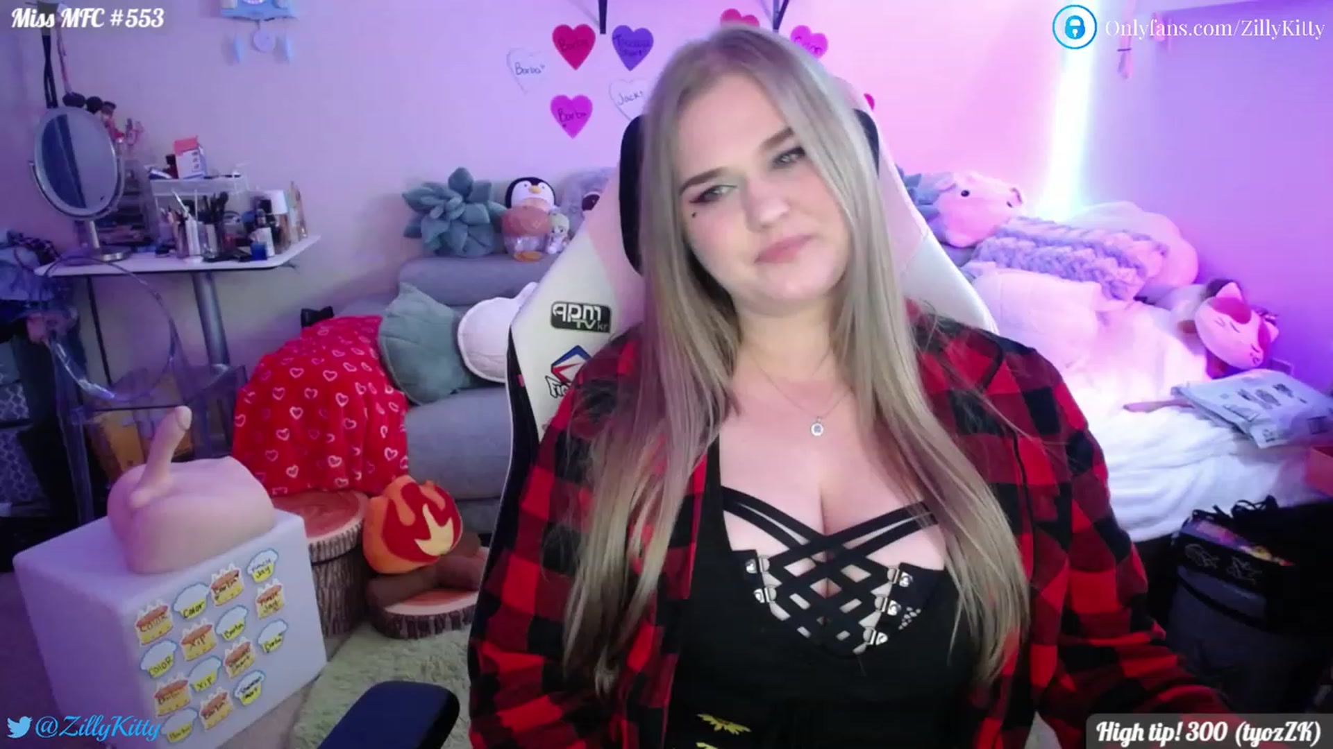 Gallery image thumbnail from ZillyKitty's myfreecams stream on, 02/07/2023, 24:28 image 18 of 20