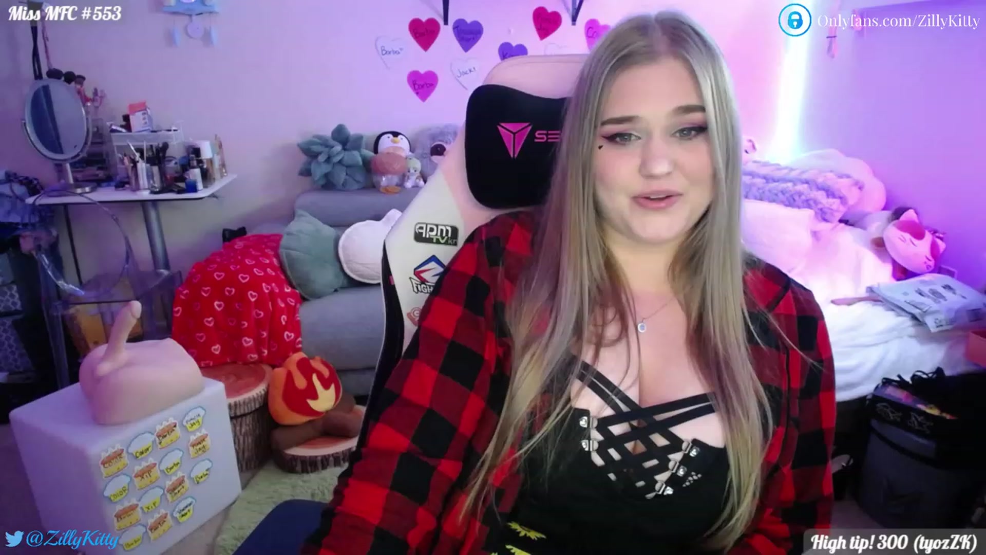 Gallery image thumbnail from ZillyKitty's myfreecams stream on, 02/07/2023, 24:28 image 16 of 20