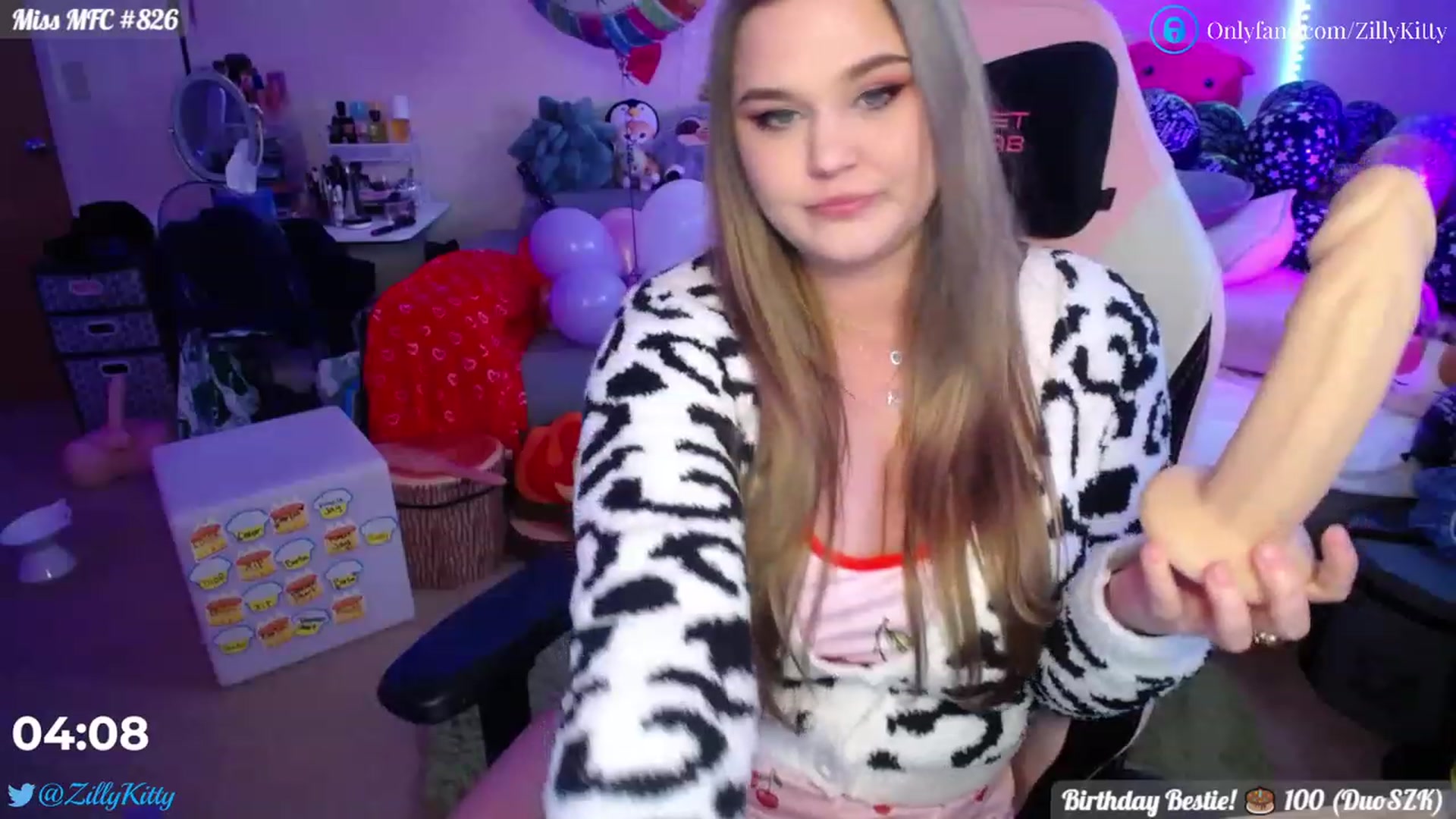 Gallery image thumbnail from ZillyKitty's myfreecams stream on, 03/01/2023, 24:04 image 17 of 20