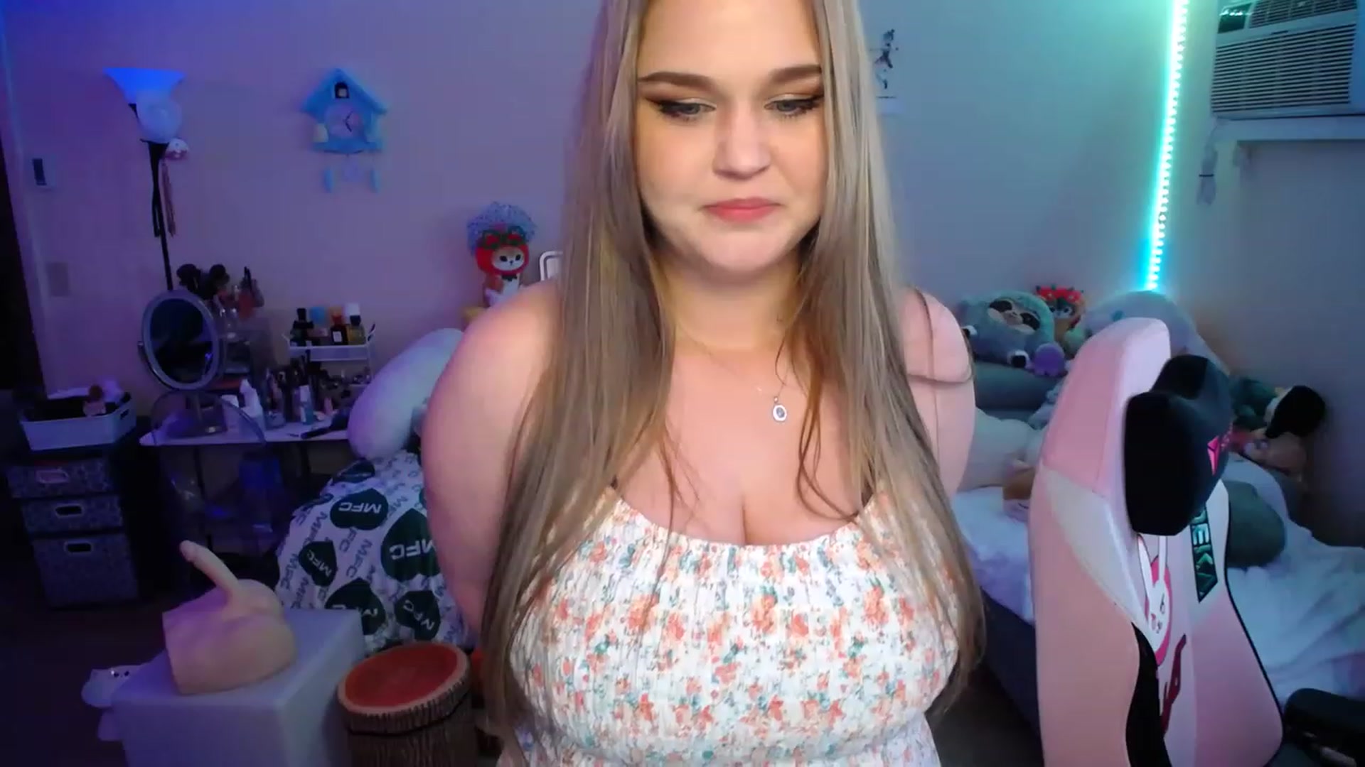 Gallery image thumbnail from ZillyKitty's myfreecams stream on, 03/27/2023, 22:30 image 7 of 20
