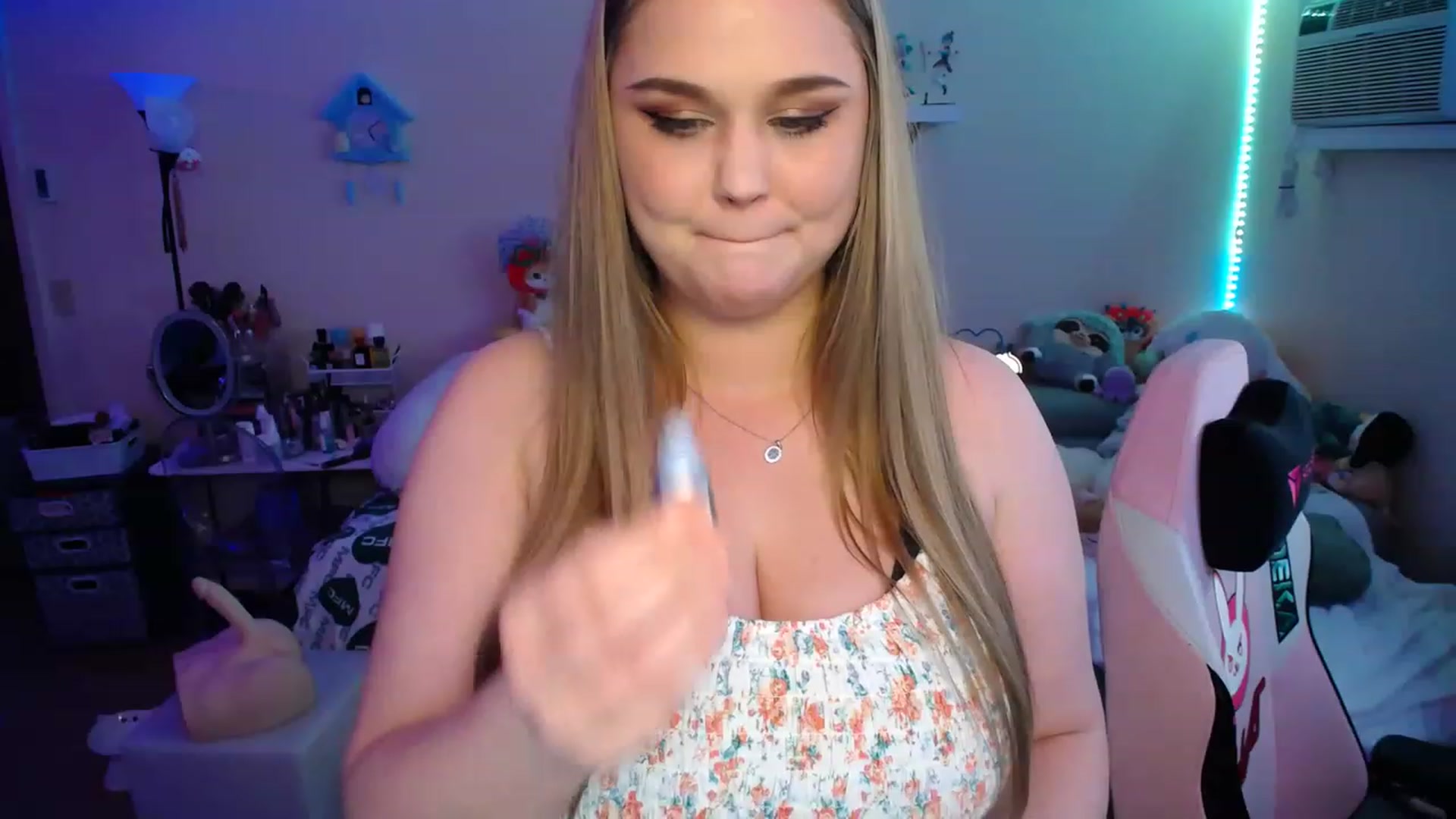 Gallery image thumbnail from ZillyKitty's myfreecams stream on, 03/27/2023, 22:30 image 9 of 20