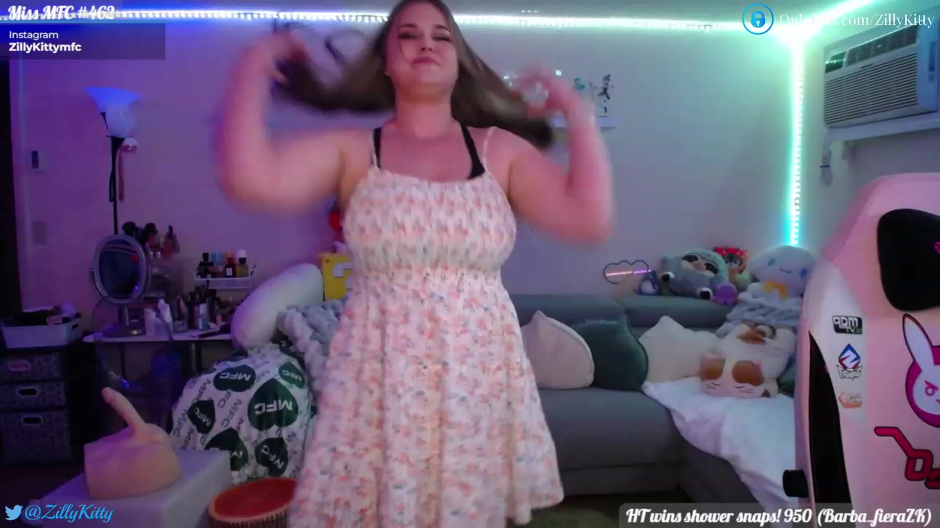 Gallery image thumbnail from ZillyKitty's myfreecams stream on, 03/27/2023, 23:32 image 9 of 20