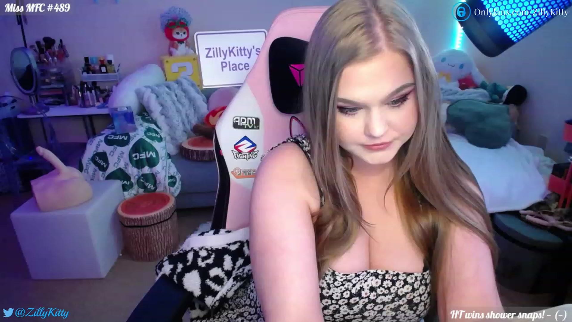 Gallery image thumbnail from ZillyKitty's myfreecams stream on, 03/31/2023, 21:46 image 6 of 20