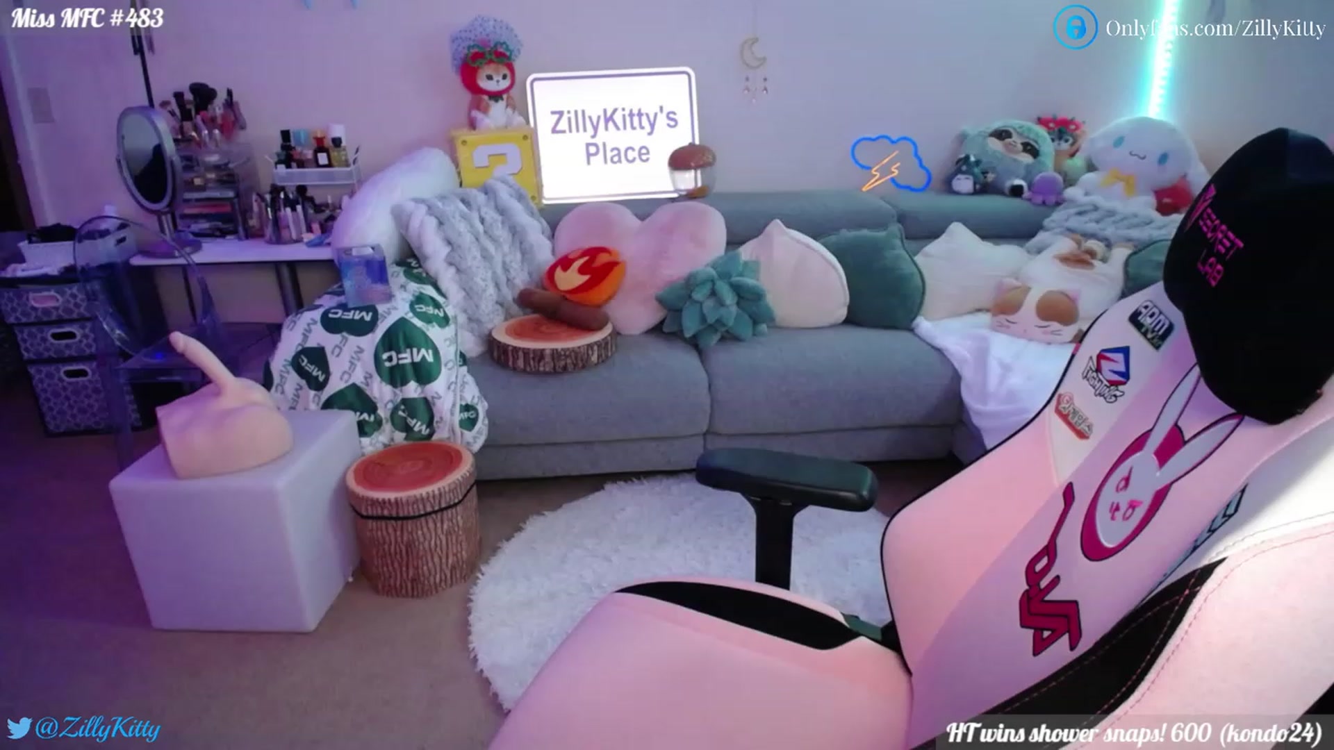 Gallery image thumbnail from ZillyKitty's myfreecams stream on, 03/31/2023, 22:24 image 15 of 20