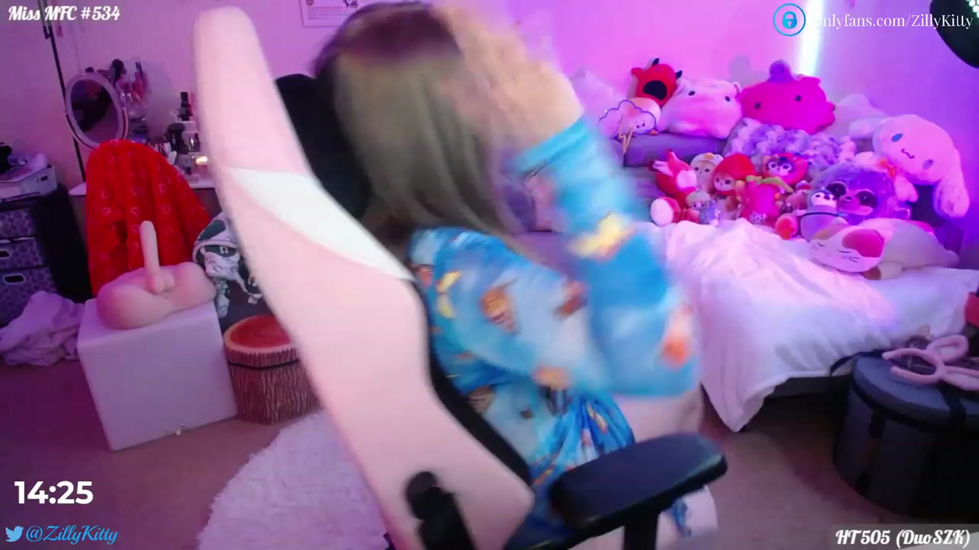 Gallery image thumbnail from ZillyKitty's myfreecams stream on, 04/13/2023, 24:03 image 2 of 20