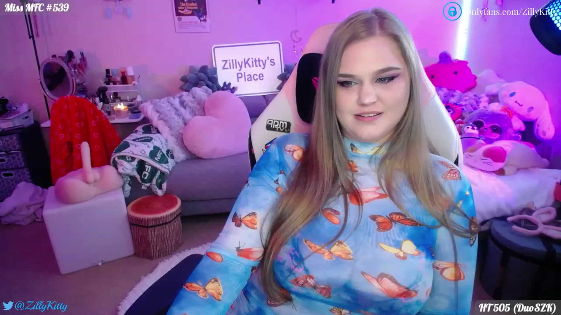 Gallery image thumbnail from ZillyKitty's myfreecams stream on, 04/13/2023, 24:03 image 12 of 20