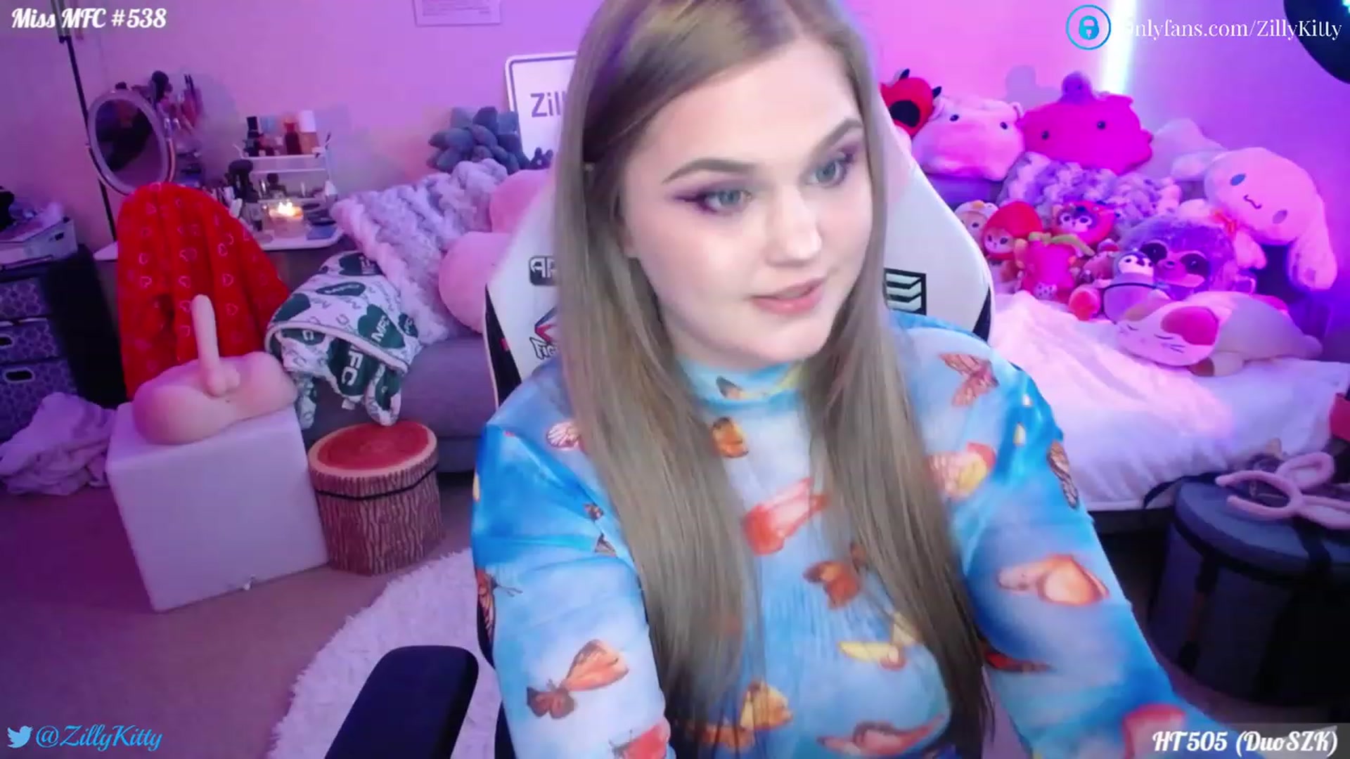 Gallery image thumbnail from ZillyKitty's myfreecams stream on, 04/13/2023, 24:03 image 17 of 20