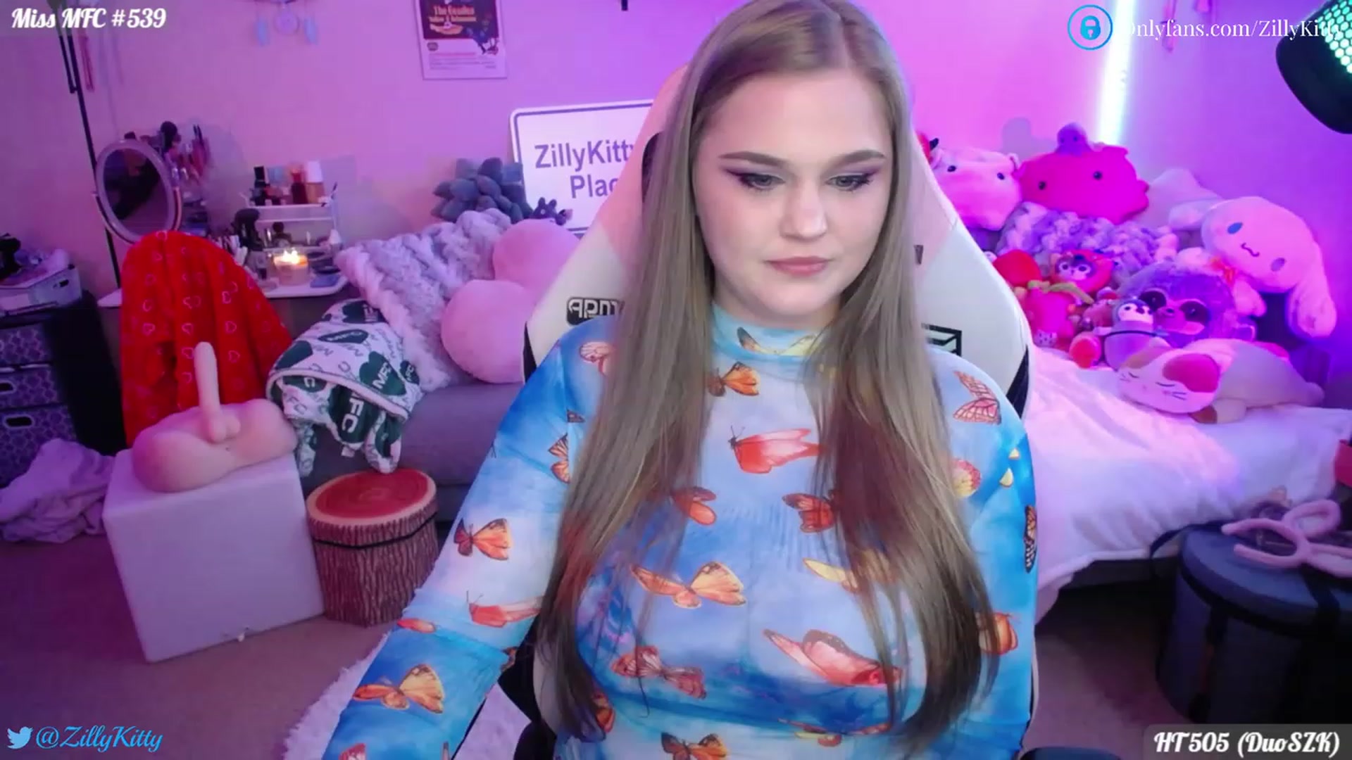 Gallery image thumbnail from ZillyKitty's myfreecams stream on, 04/13/2023, 24:03 image 11 of 20