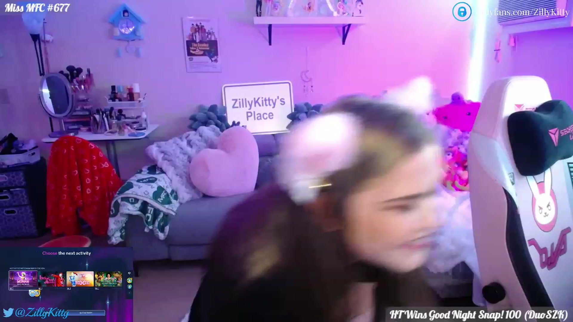 Gallery image thumbnail from ZillyKitty's myfreecams stream on, 04/17/2023, 22:12 image 14 of 20