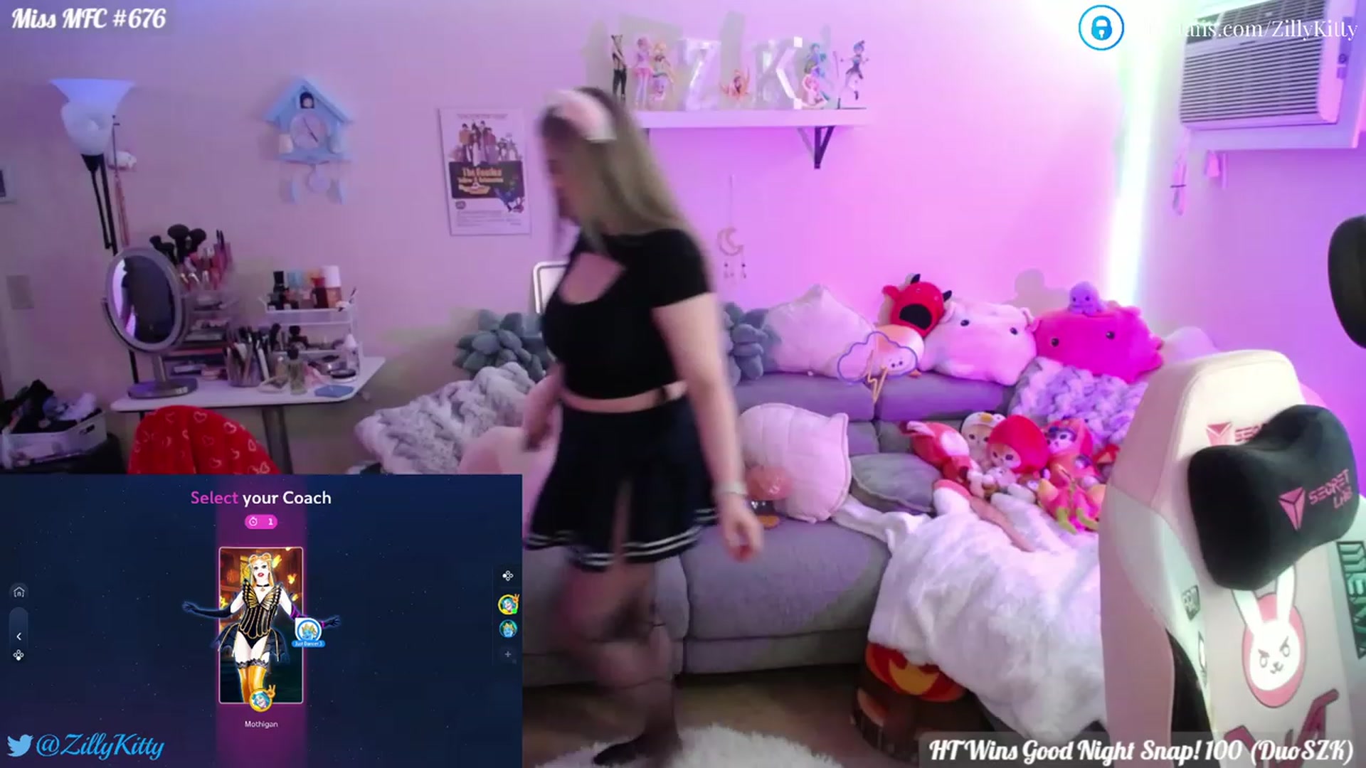 Gallery image thumbnail from ZillyKitty's myfreecams stream on, 04/17/2023, 22:12 image 10 of 20
