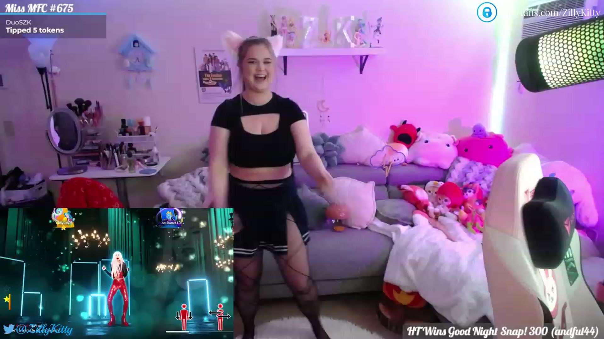 Gallery image thumbnail from ZillyKitty's myfreecams stream on, 04/17/2023, 22:42 image 17 of 20