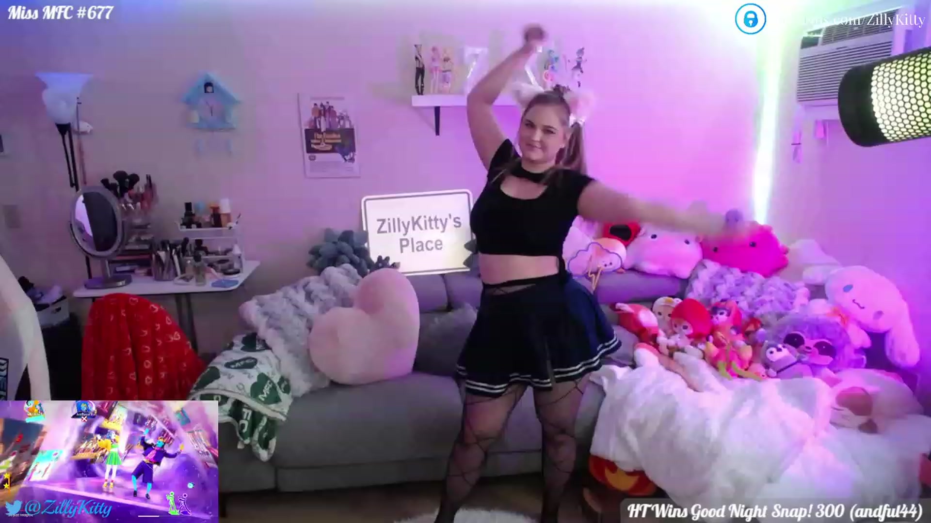 Gallery image thumbnail from ZillyKitty's myfreecams stream on, 04/17/2023, 23:06 image 7 of 20