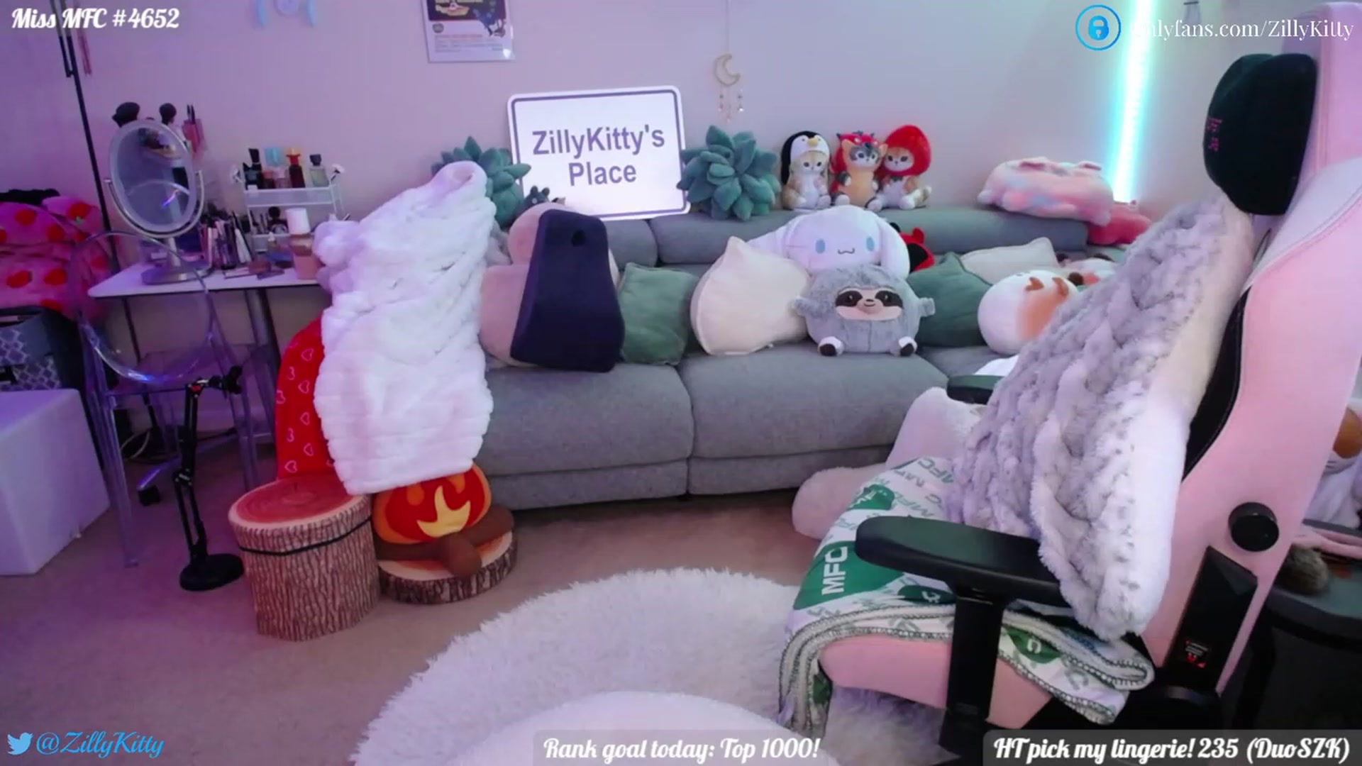 Gallery image thumbnail from ZillyKitty's myfreecams stream on, 05/17/2023, 24:06 image 5 of 20