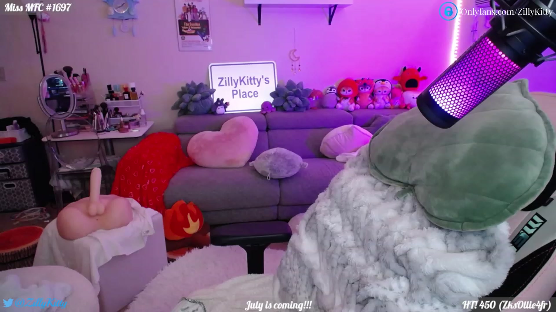 Gallery image thumbnail from ZillyKitty's myfreecams stream on, 06/16/2023, 19:52 image 9 of 20