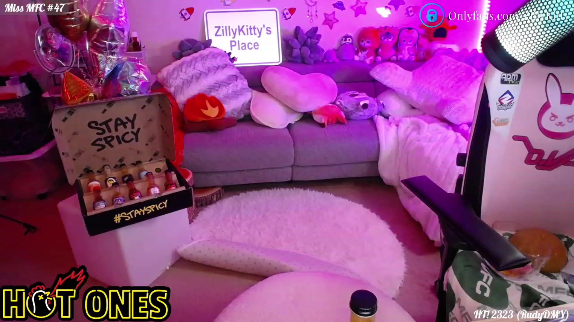 Gallery image thumbnail from ZillyKitty's myfreecams stream on, 07/08/2023, 24:01 image 6 of 20