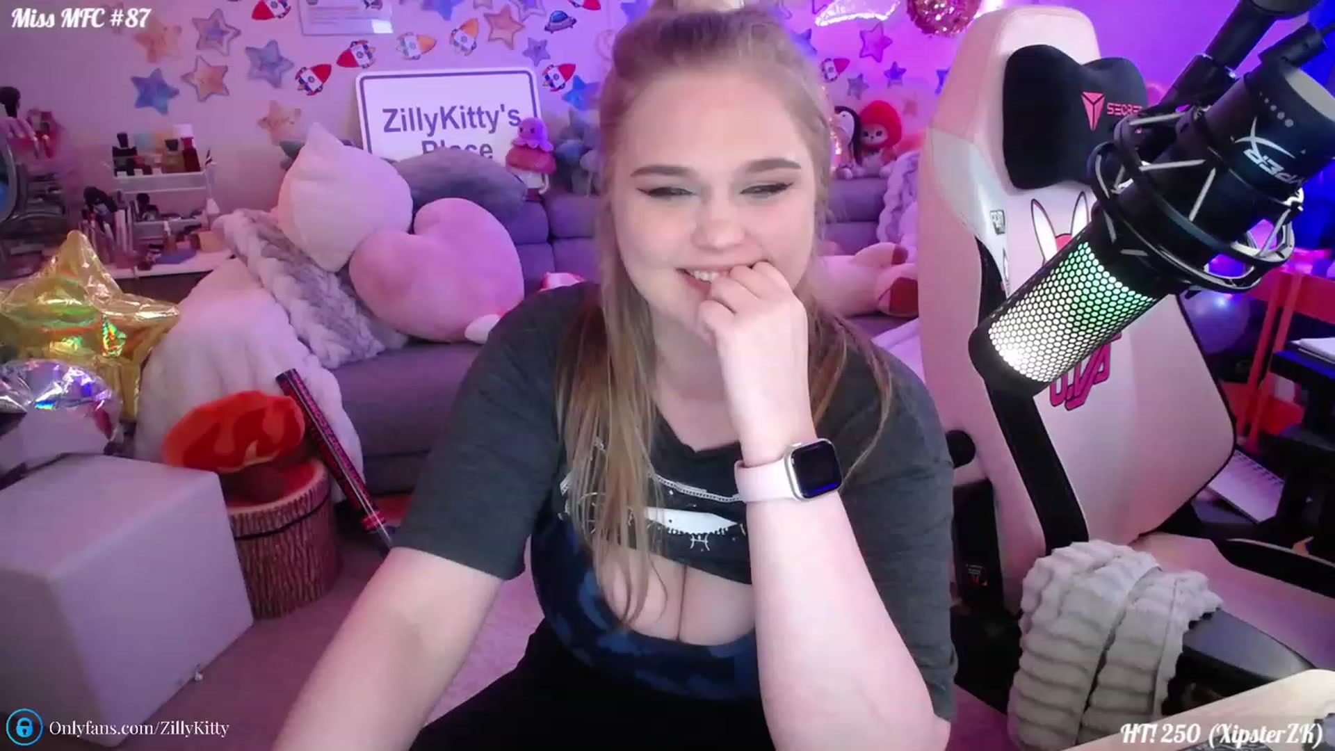 Gallery image thumbnail from ZillyKitty's myfreecams stream on, 07/18/2023, 24:03 image 17 of 20