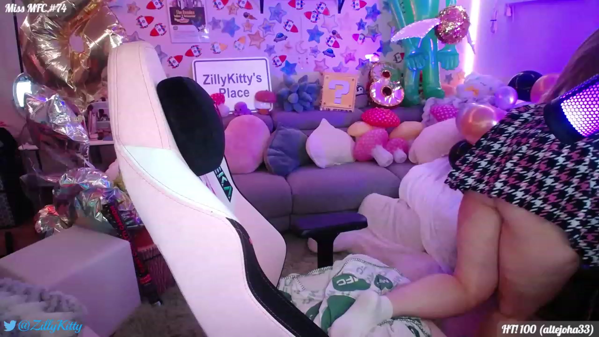 Gallery image thumbnail from ZillyKitty's myfreecams stream on, 07/22/2023, 02:04 image 6 of 20