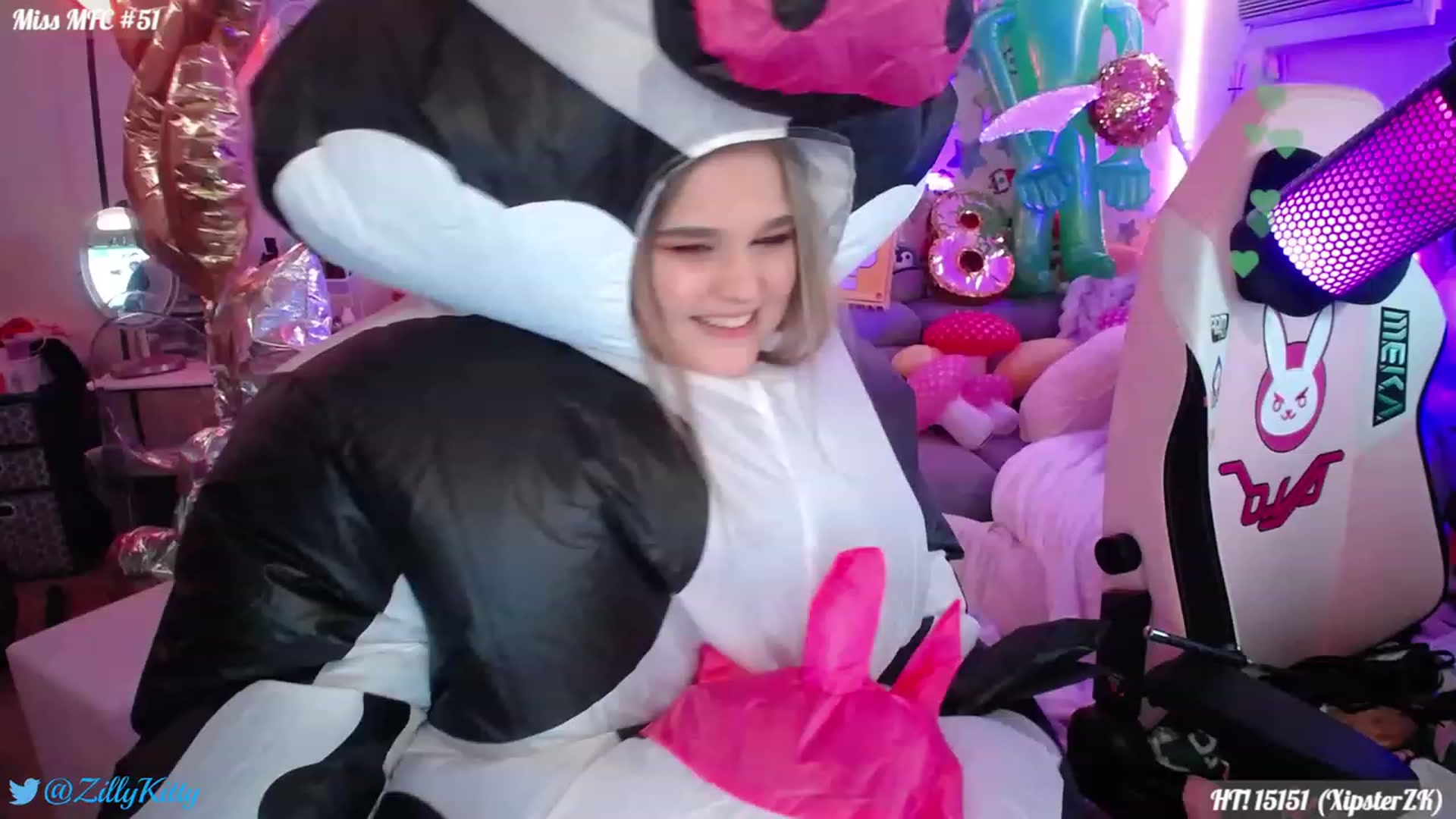 Gallery image thumbnail from ZillyKitty's myfreecams stream on, 07/22/2023, 02:23 image 16 of 20