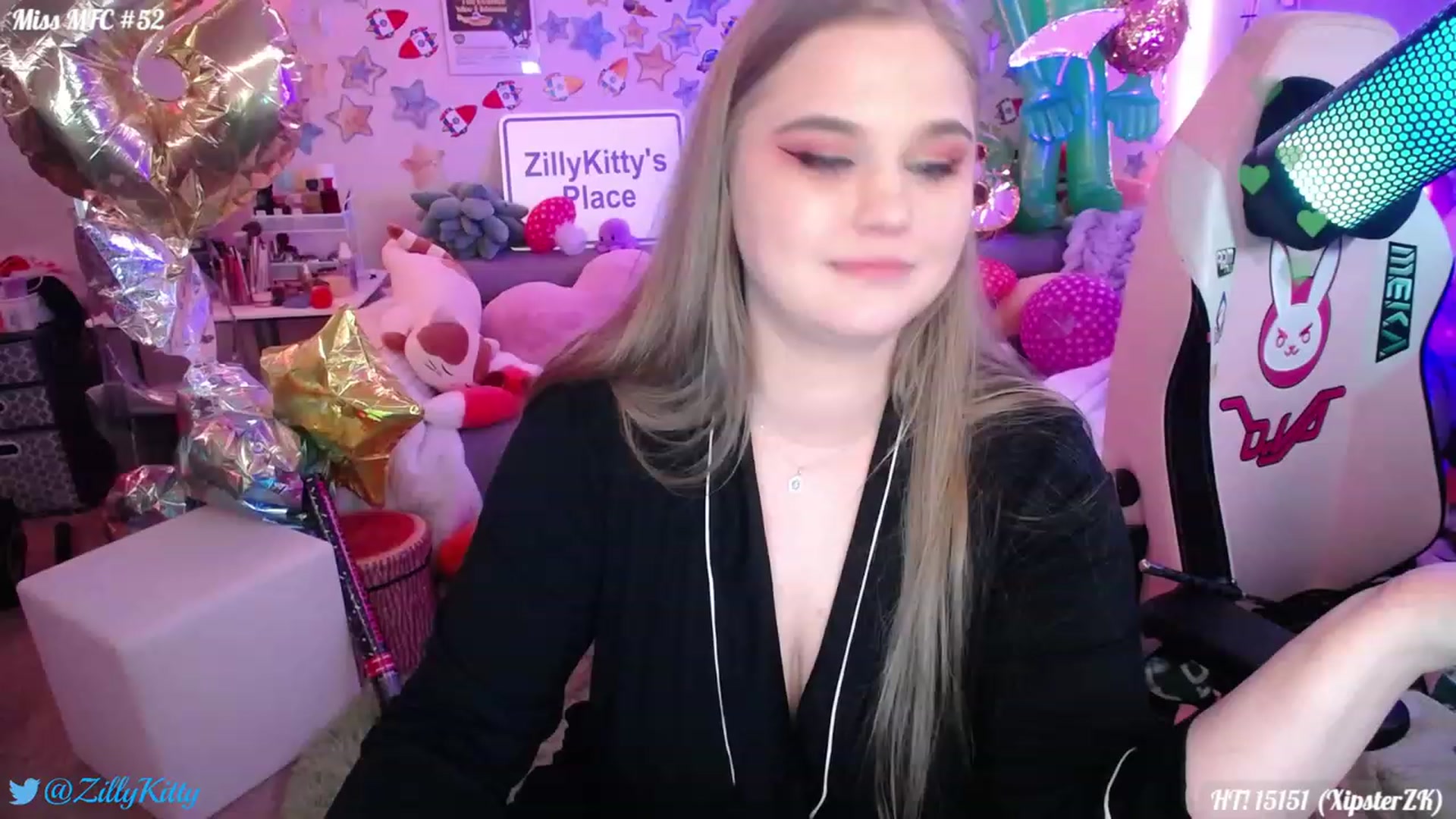 Gallery image thumbnail from ZillyKitty's myfreecams stream on, 07/22/2023, 02:44 image 13 of 20