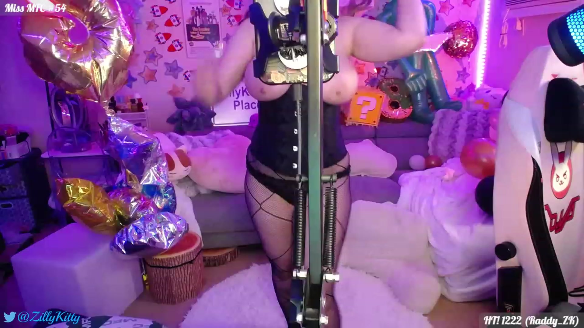 Gallery image thumbnail from ZillyKitty's myfreecams stream on, 07/27/2023, 22:45 image 20 of 20