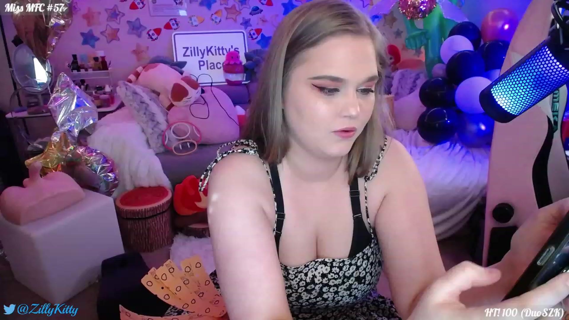 Gallery image thumbnail from ZillyKitty's myfreecams stream on, 07/31/2023, 21:41 image 12 of 20