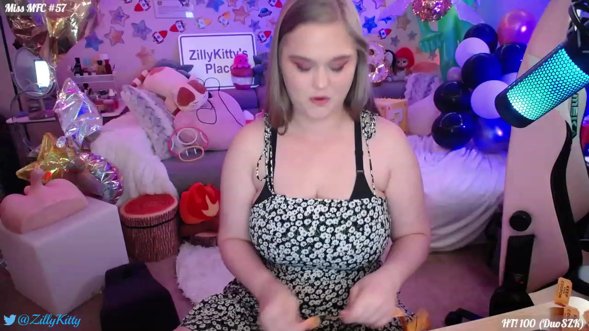 Gallery image thumbnail from ZillyKitty's myfreecams stream on, 07/31/2023, 21:41 image 16 of 20