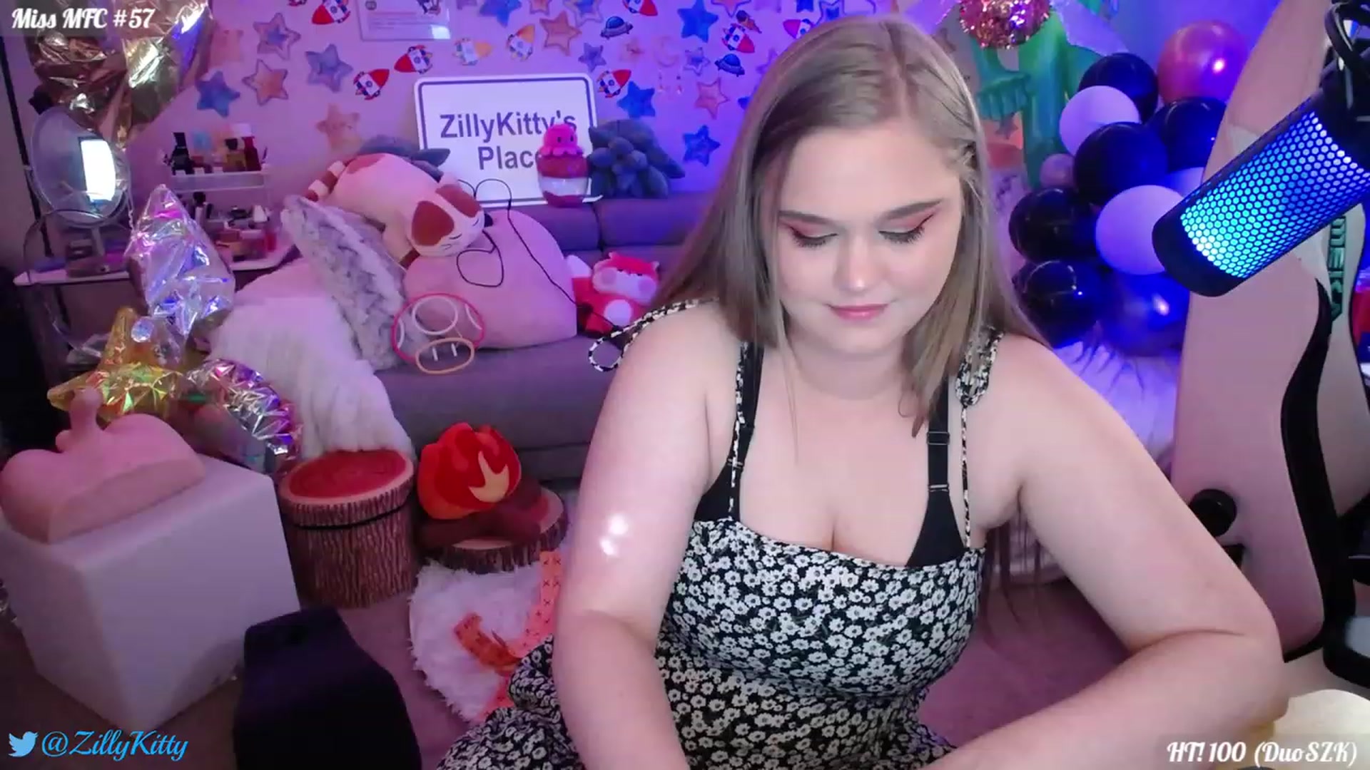 Gallery image thumbnail from ZillyKitty's myfreecams stream on, 07/31/2023, 21:41 image 1 of 20