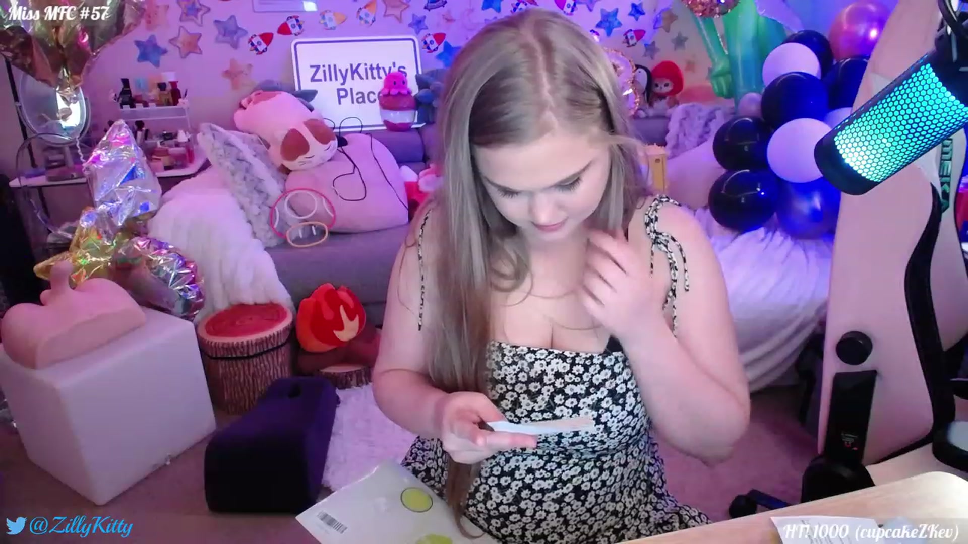 Gallery image thumbnail from ZillyKitty's myfreecams stream on, 07/31/2023, 22:07 image 19 of 20
