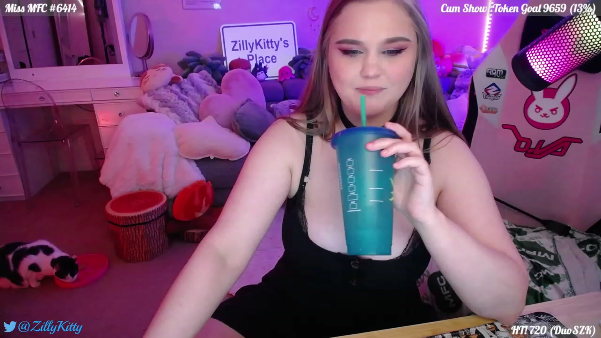 Gallery image thumbnail from ZillyKitty's myfreecams stream on, 08/15/2023, 20:31 image 16 of 20