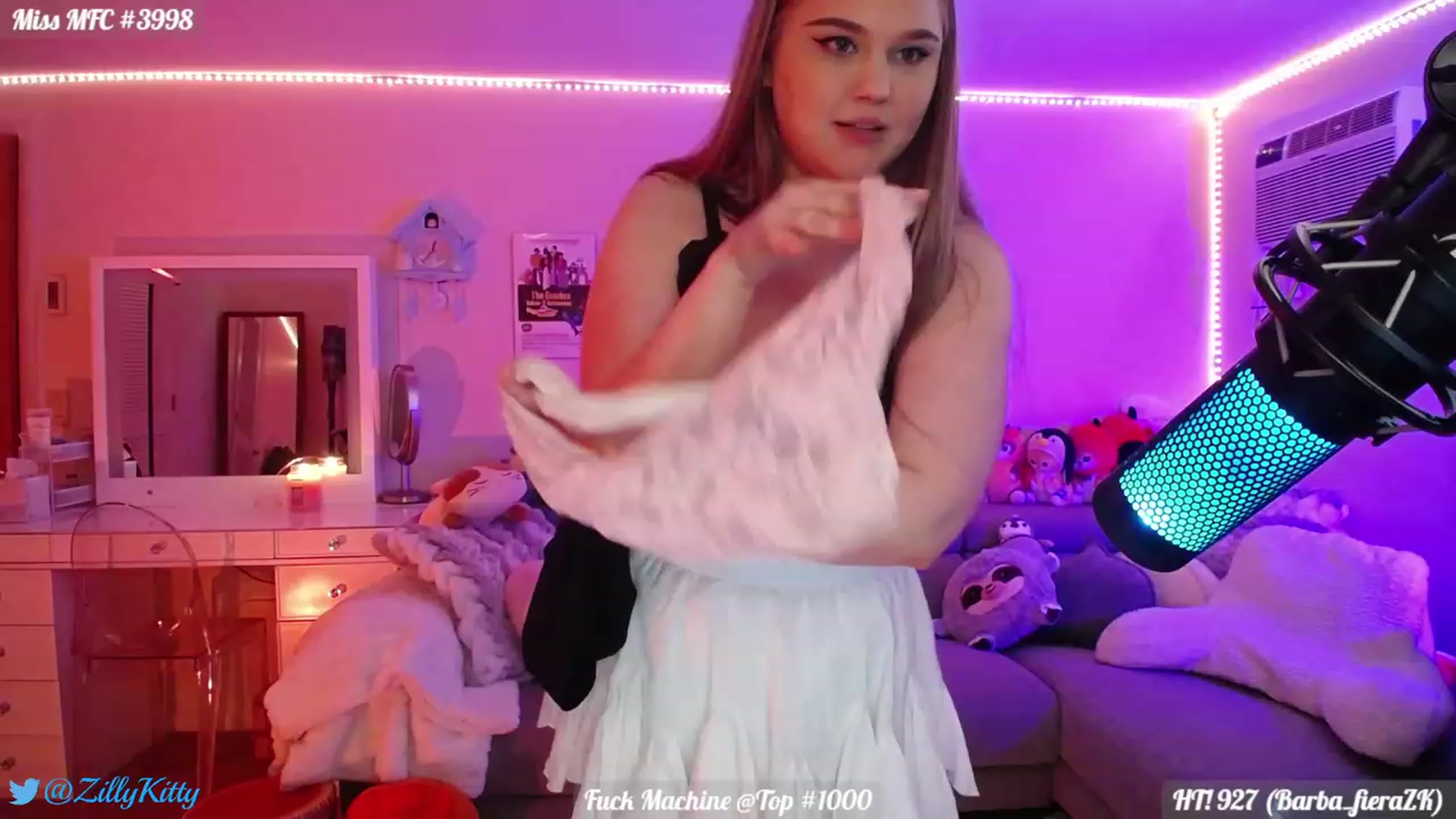 Gallery image thumbnail from ZillyKitty's myfreecams stream on, 08/18/2023, 22:12 image 6 of 20