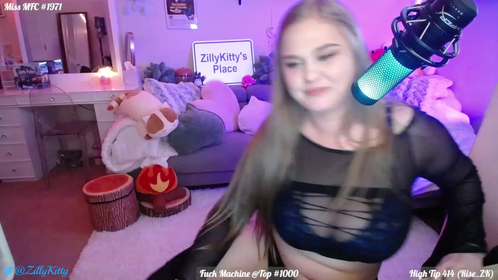 Gallery image thumbnail from ZillyKitty's myfreecams stream on, 08/31/2023, 24:27 image 9 of 20