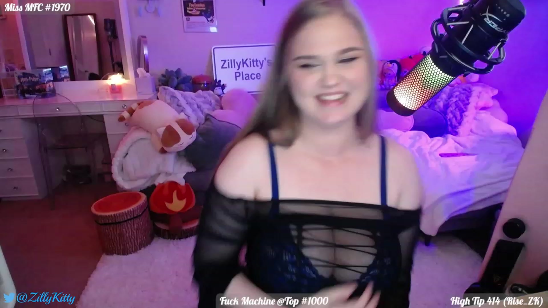 Gallery image thumbnail from ZillyKitty's myfreecams stream on, 08/31/2023, 24:27 image 11 of 20