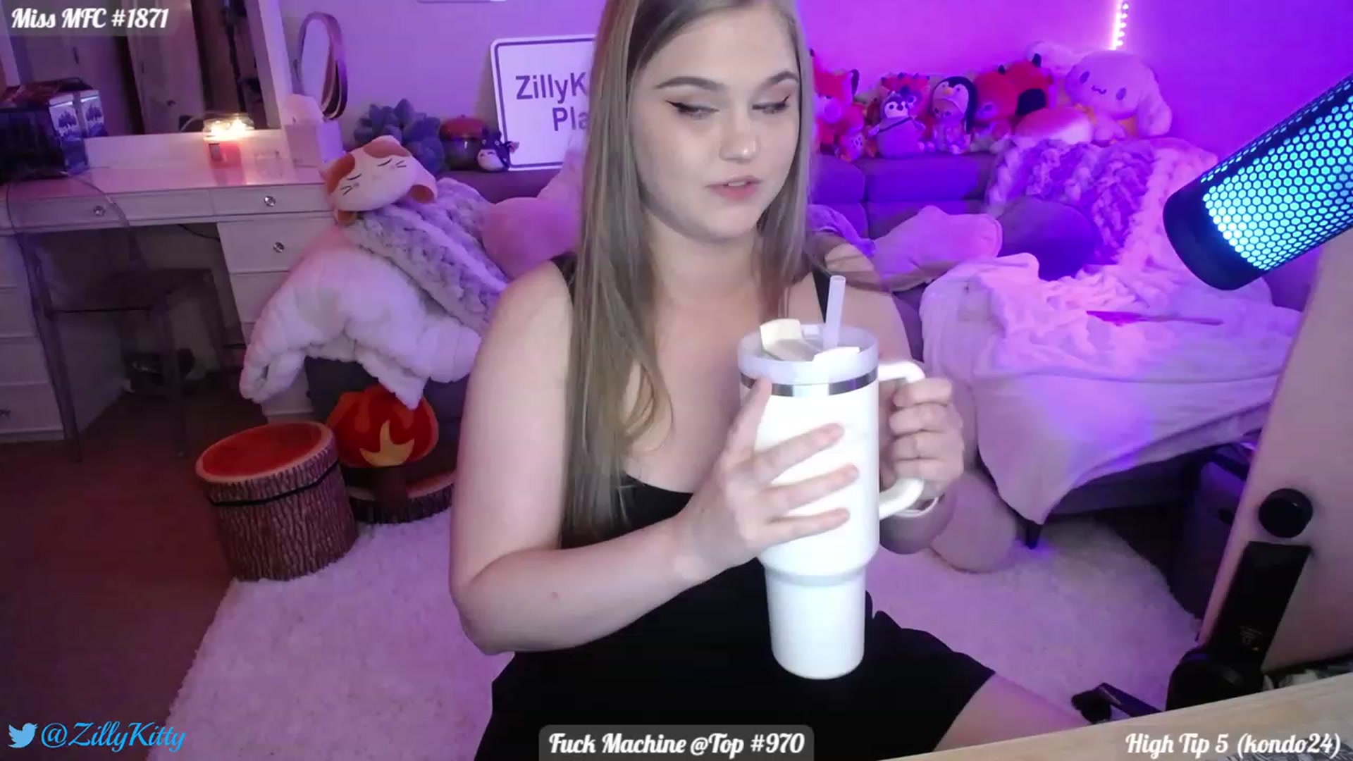Gallery image thumbnail from ZillyKitty's myfreecams stream on, 08/31/2023, 21:30 image 13 of 20