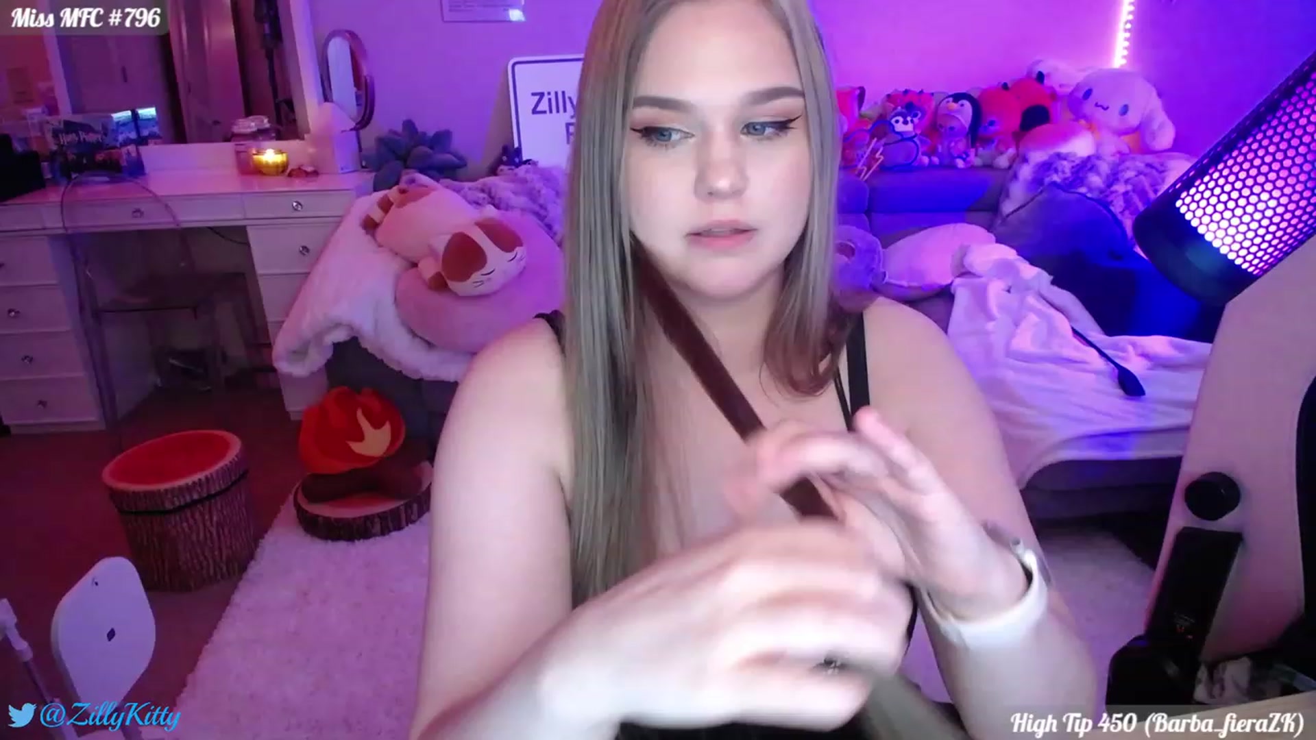 Gallery image thumbnail from ZillyKitty's myfreecams stream on, 09/10/2023, 24:46 image 9 of 20