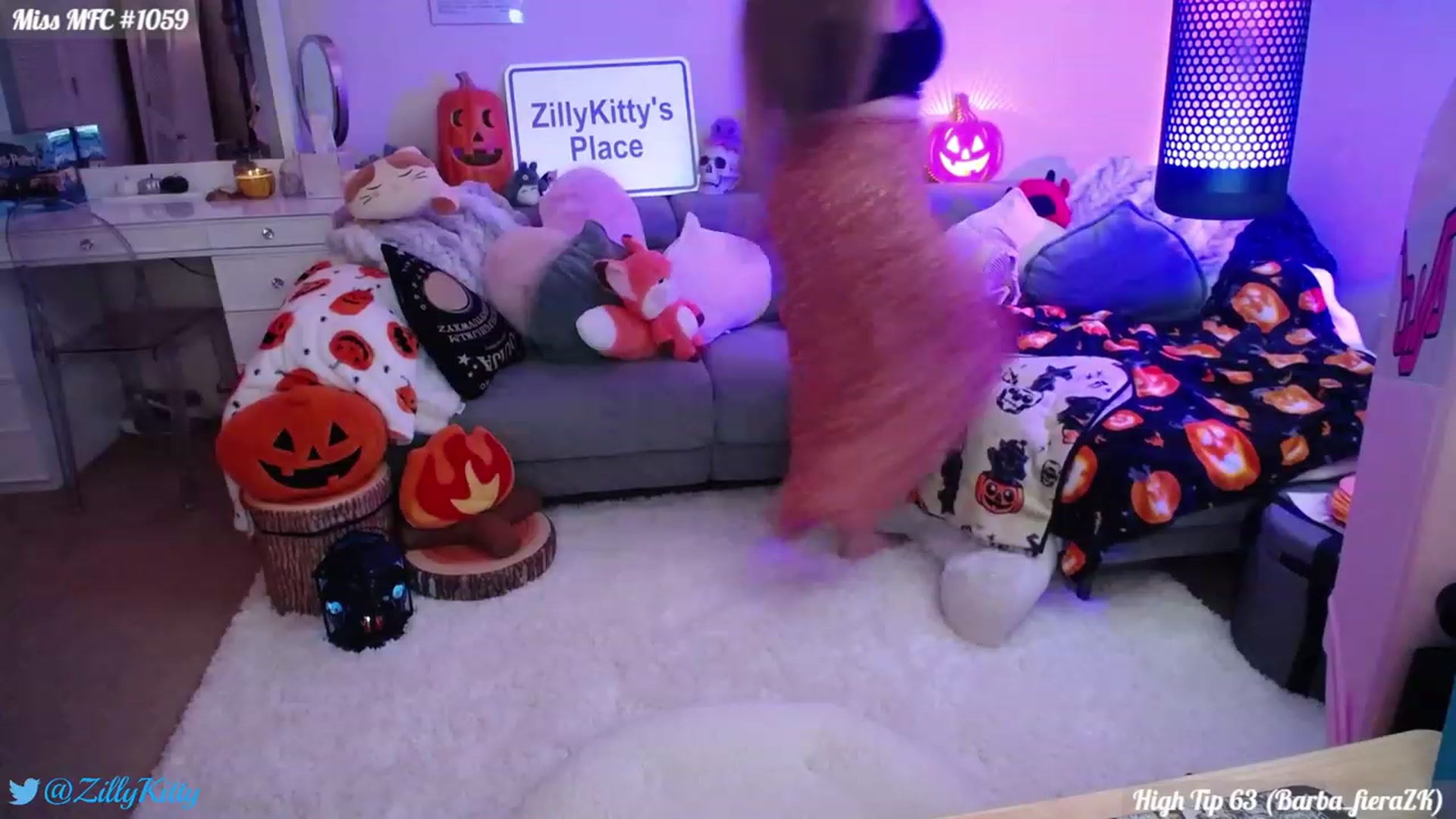 Gallery image thumbnail from ZillyKitty's myfreecams stream on, 09/19/2023, 22:26 image 14 of 20