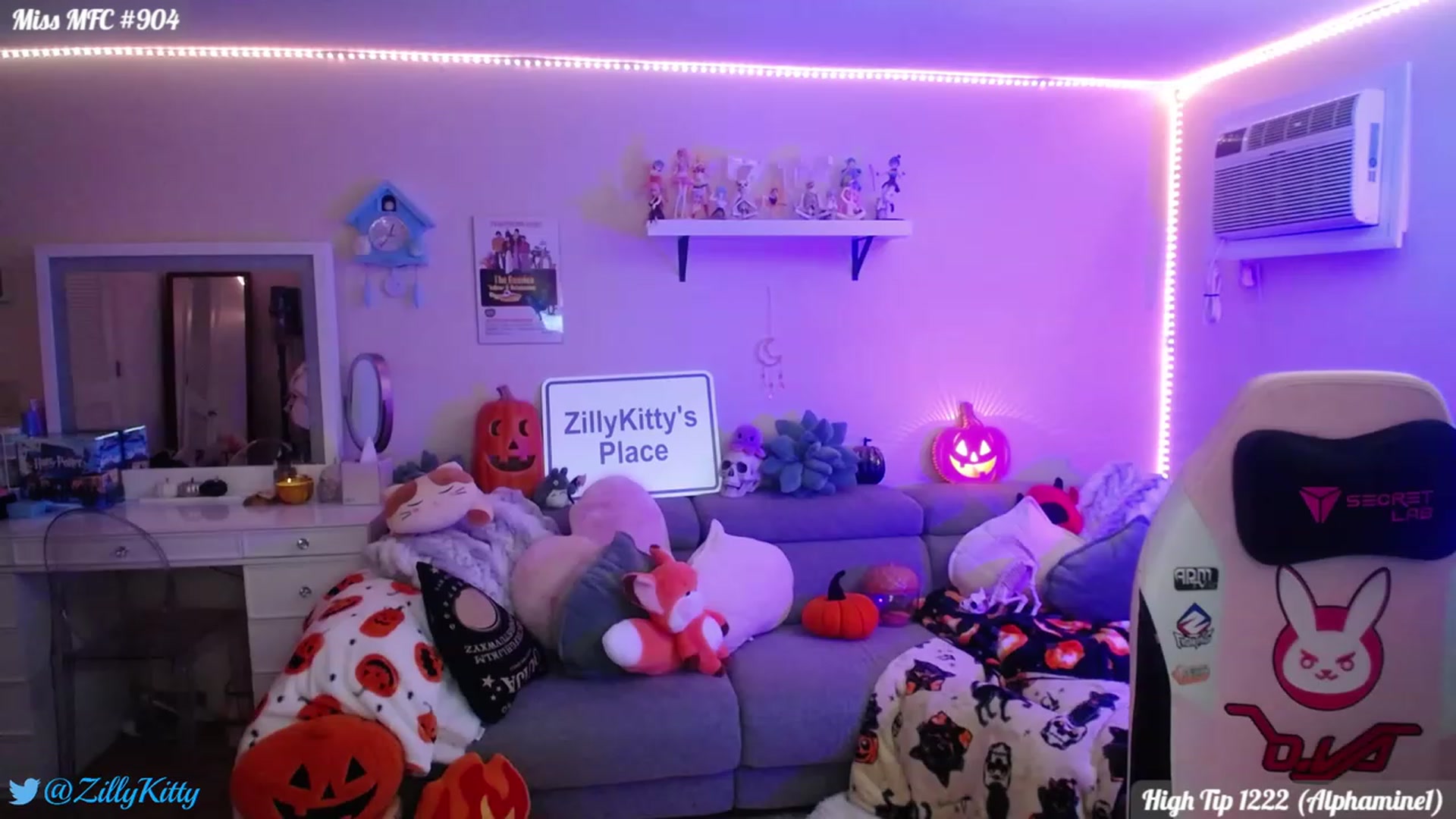 Gallery image thumbnail from ZillyKitty's myfreecams stream on, 09/19/2023, 23:31 image 16 of 20