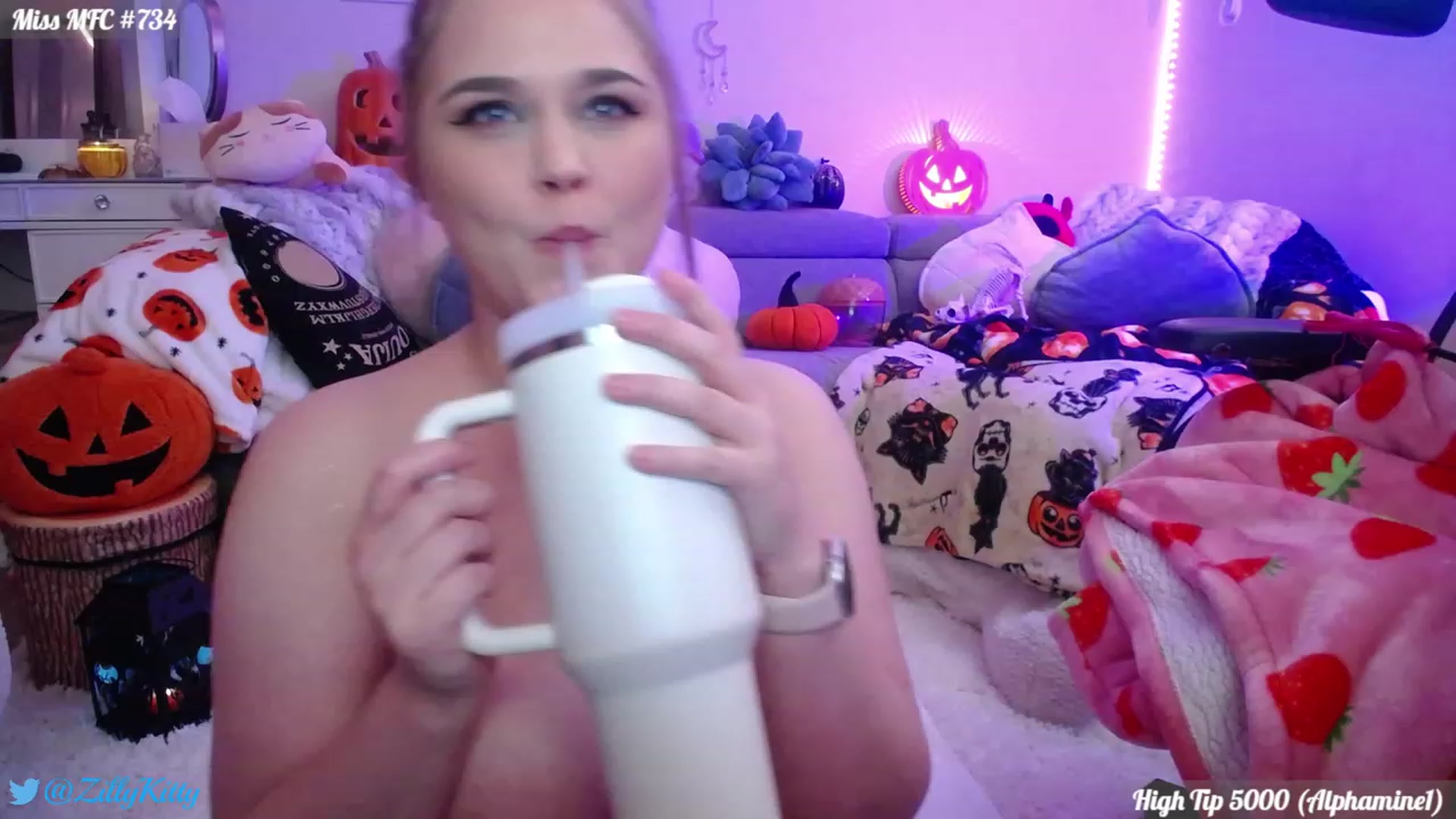 Gallery image thumbnail from ZillyKitty's myfreecams stream on, 09/20/2023, 24:02 image 19 of 20