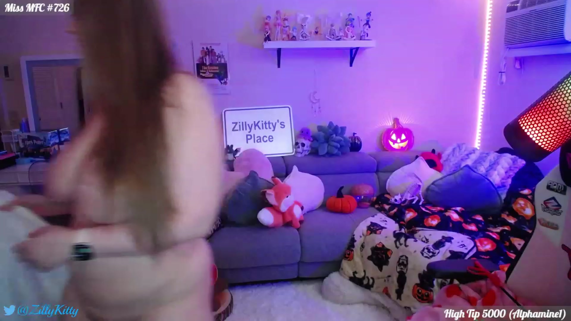 Gallery image thumbnail from ZillyKitty's myfreecams stream on, 09/20/2023, 24:44 image 17 of 20