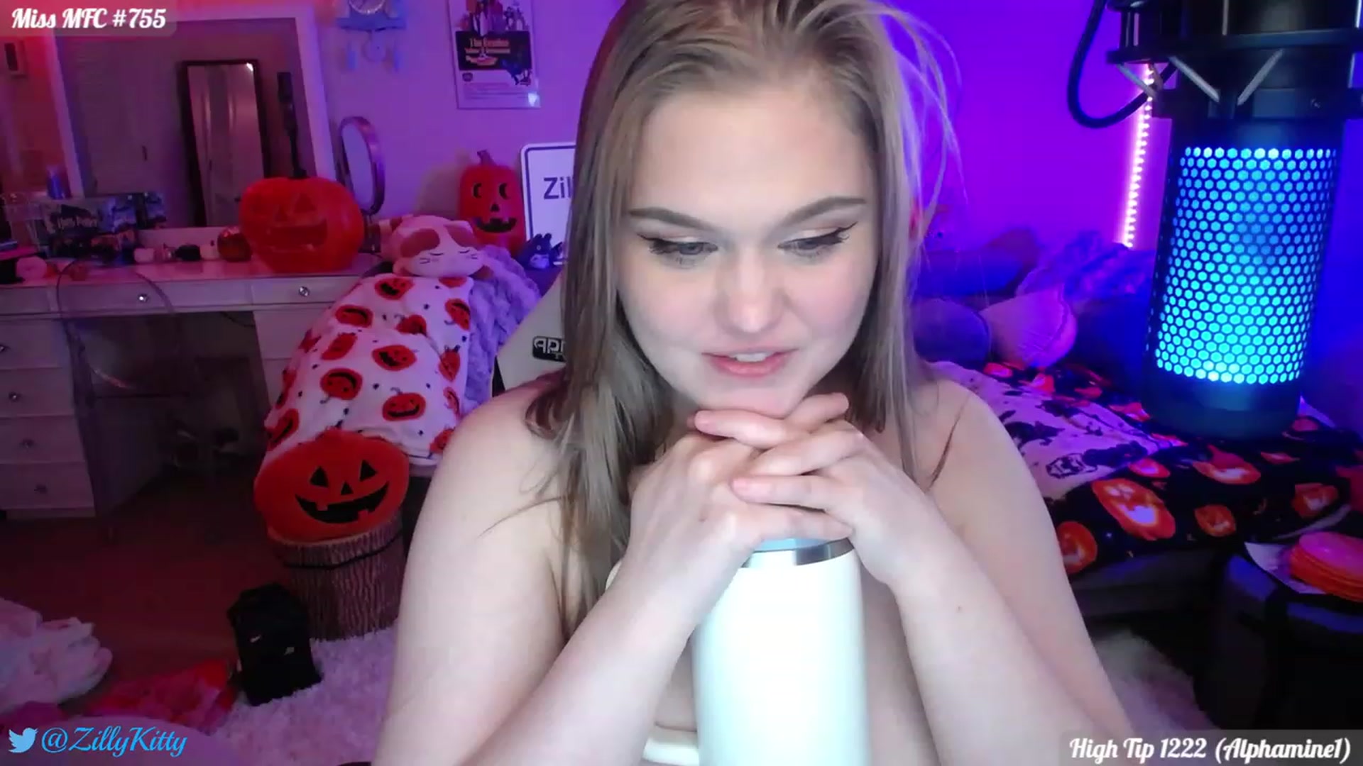 Gallery image thumbnail from ZillyKitty's myfreecams stream on, 09/29/2023, 04:05 image 14 of 20