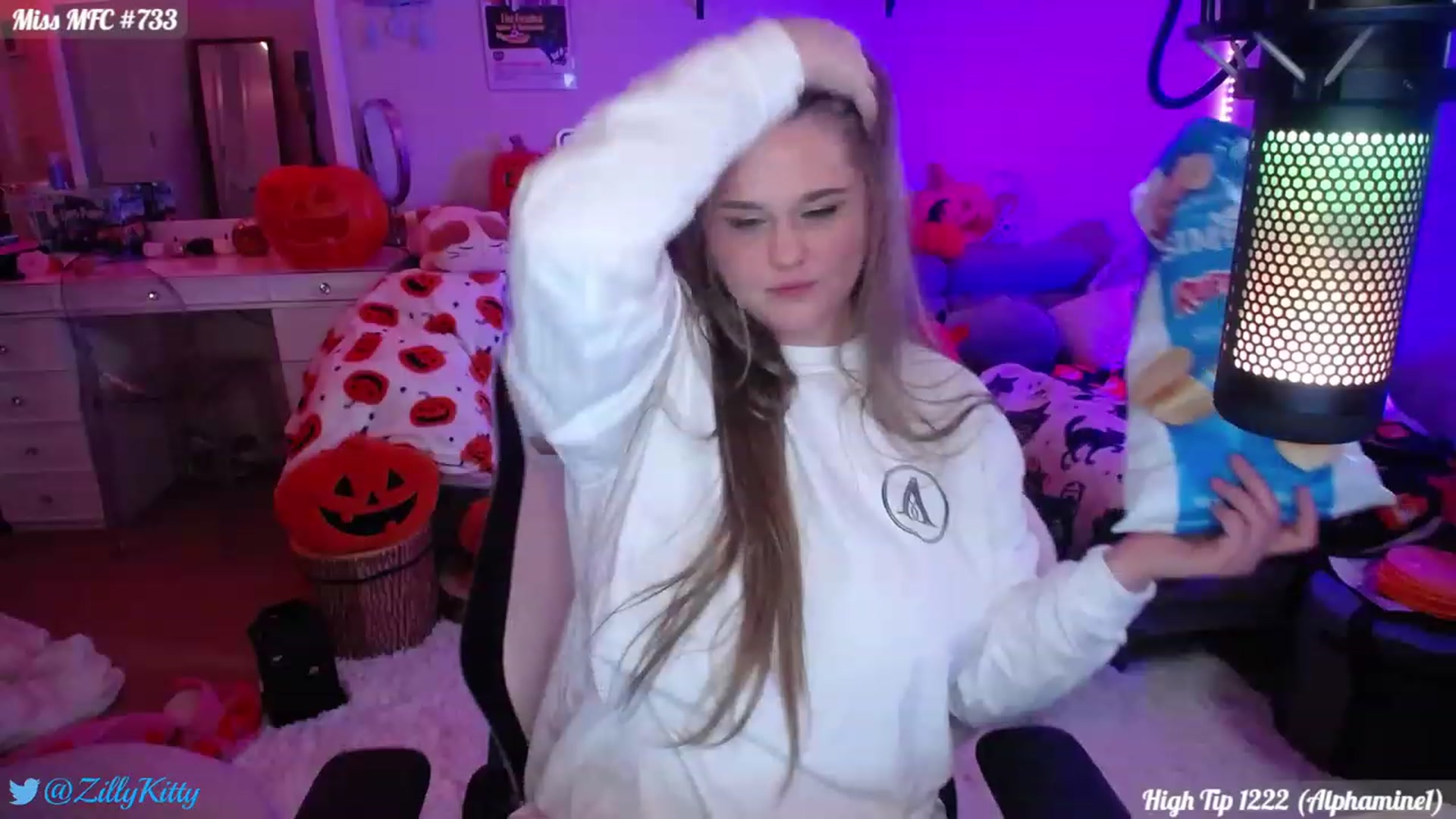 Gallery image thumbnail from ZillyKitty's myfreecams stream on, 09/29/2023, 04:38 image 9 of 20